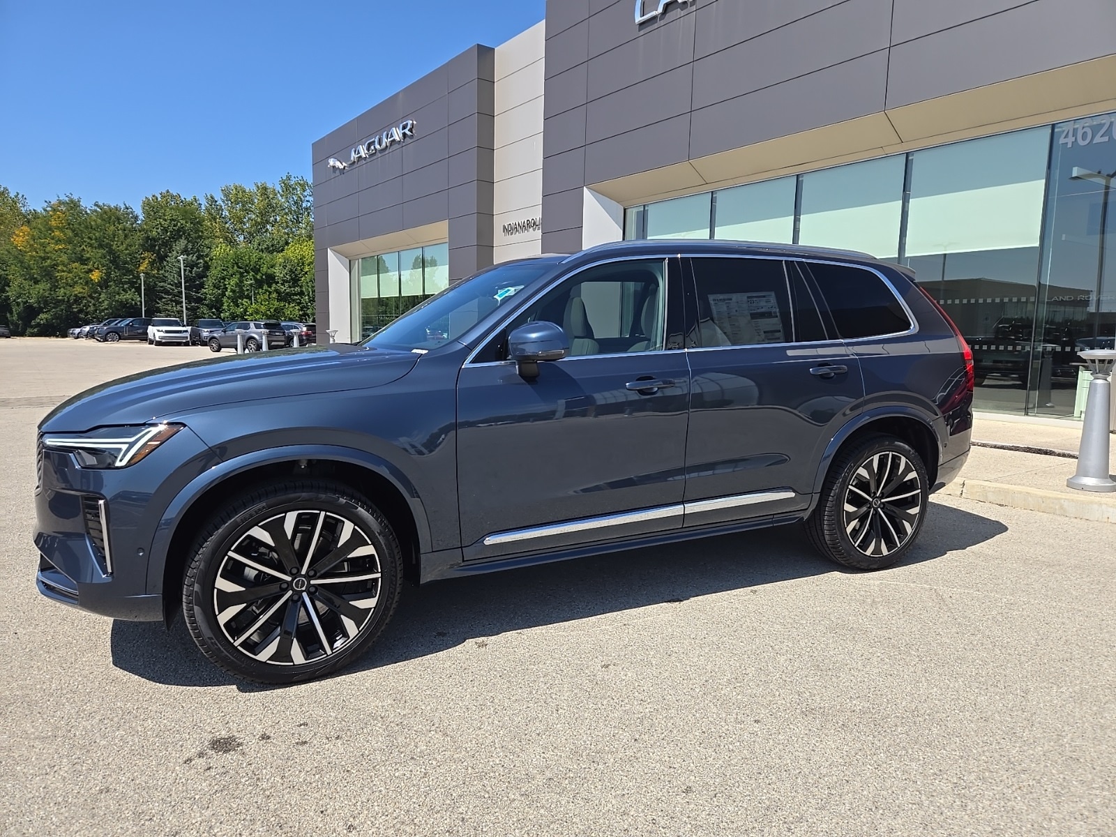 2026 Volvo XC90 Plus's photo
