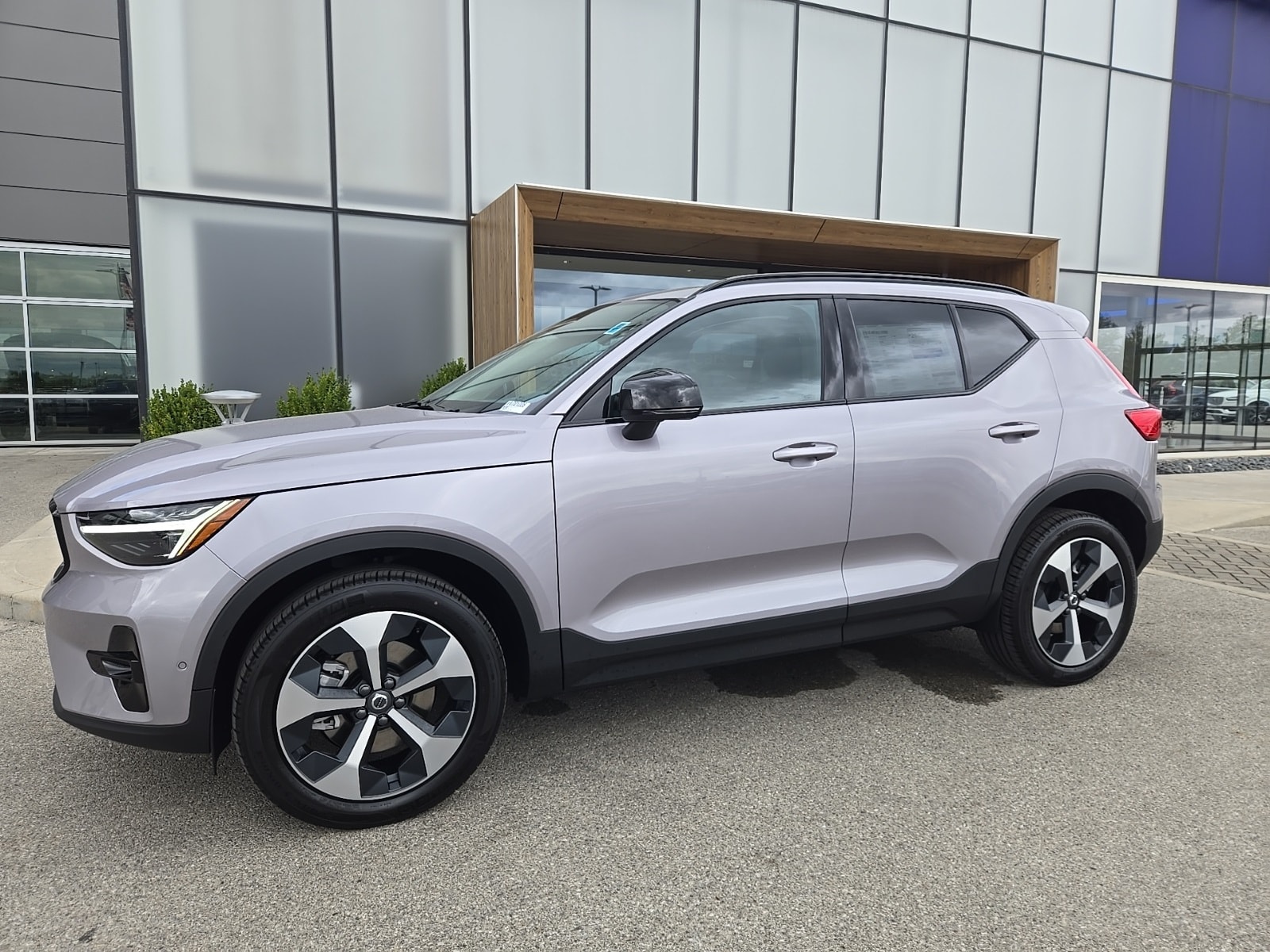 2026 Volvo XC40 Plus's photo