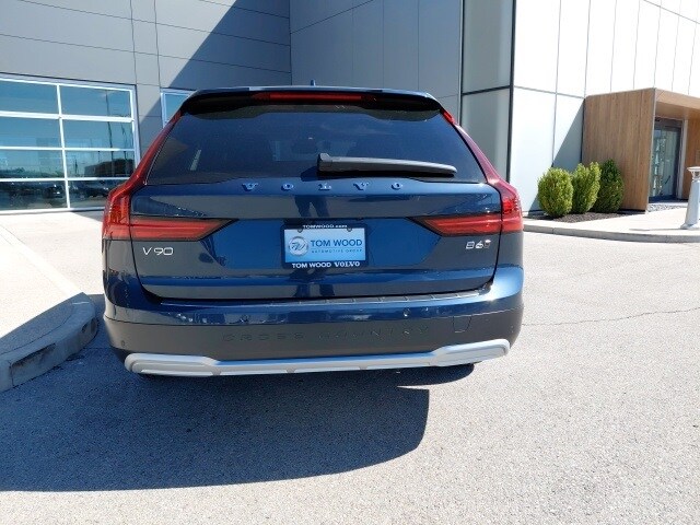2025 Volvo V90 Cross Country B6 Plus photo 3