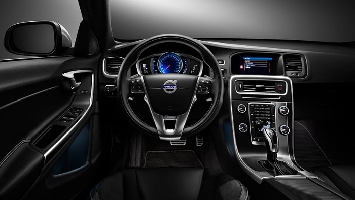 2017-Volvo-V60-Interior-Front (700x394).jpg