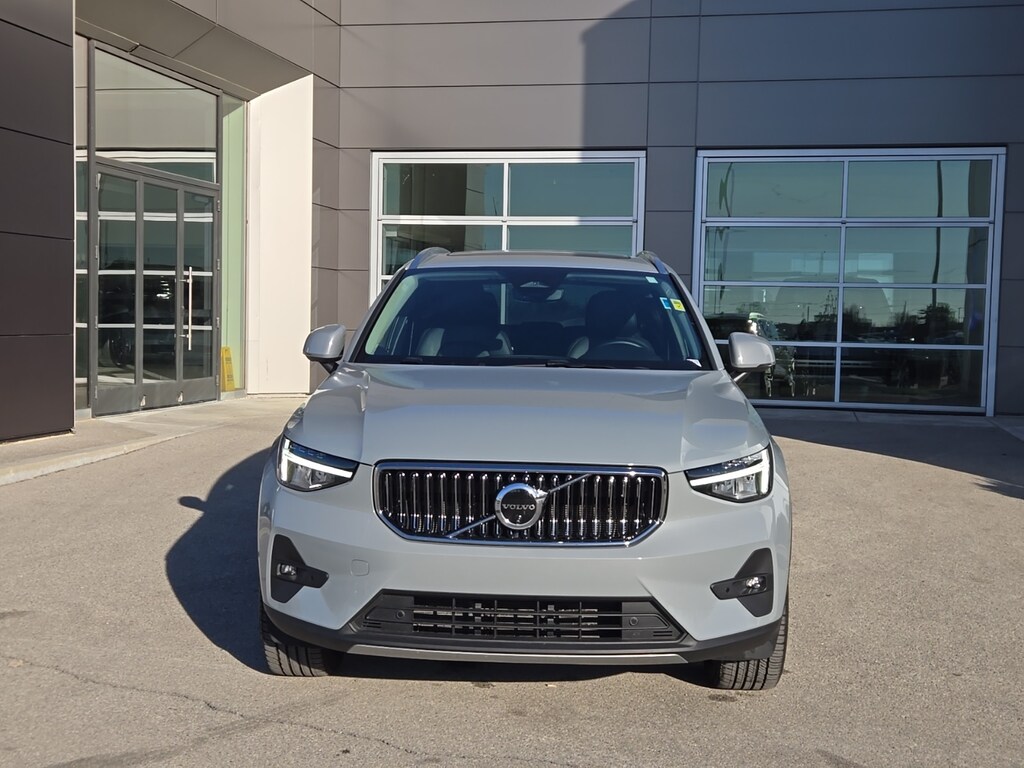 Certified 2025 Volvo XC40 B5 Plus Bright Theme SUV