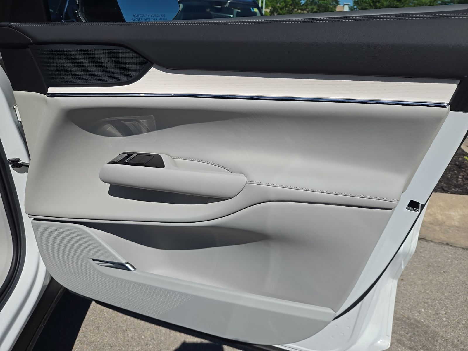 2025 Volvo EX90 Plus - Photo 25