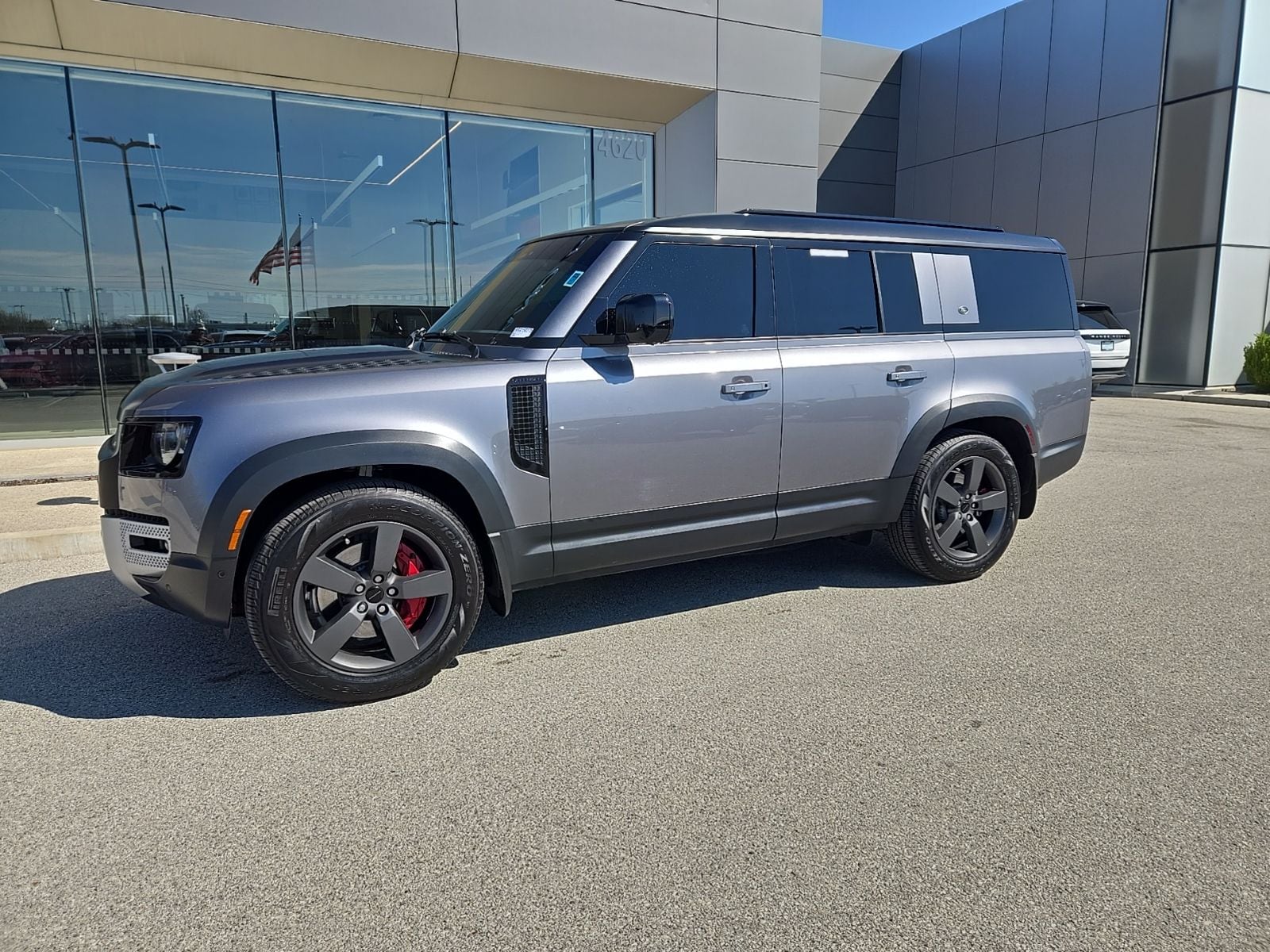 2023 Land Rover Defender SE