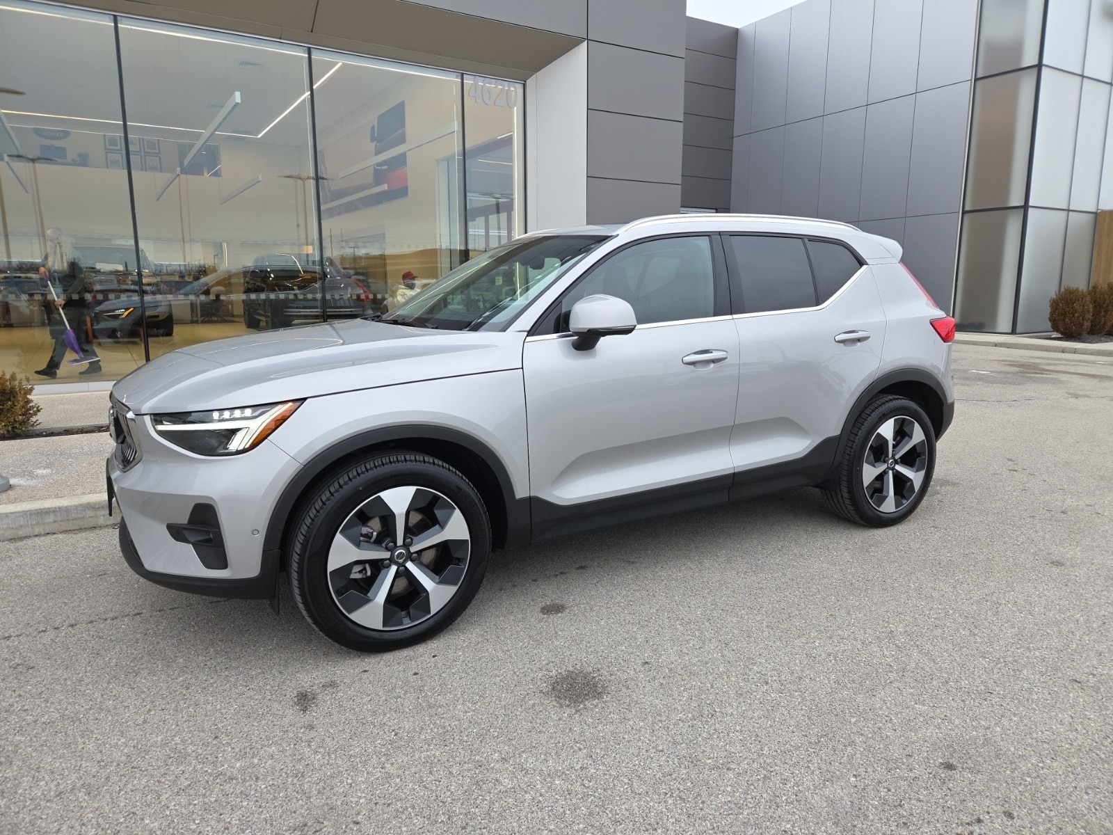 2025 Volvo XC40 Plus's photo