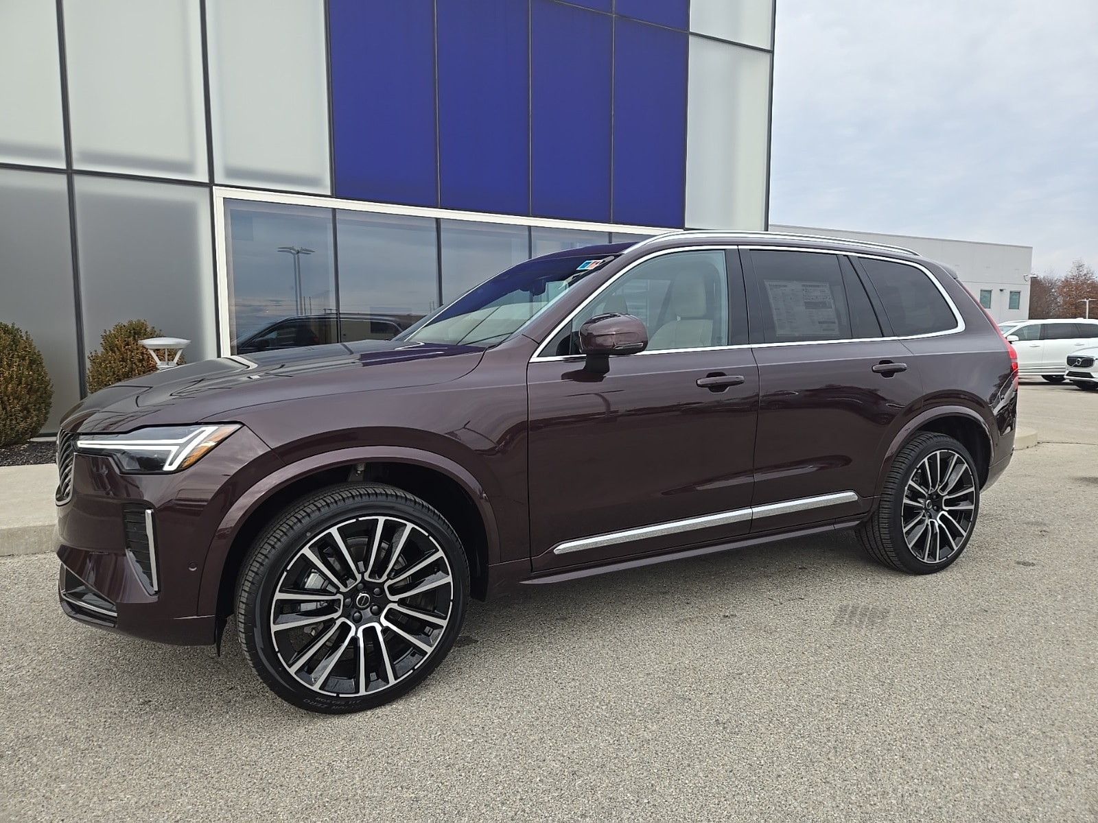 2026 Volvo XC90 Plus's photo