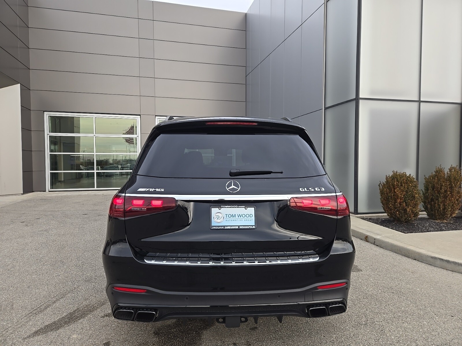 2025 Mercedes Benz GLS 63 AMG photo 4