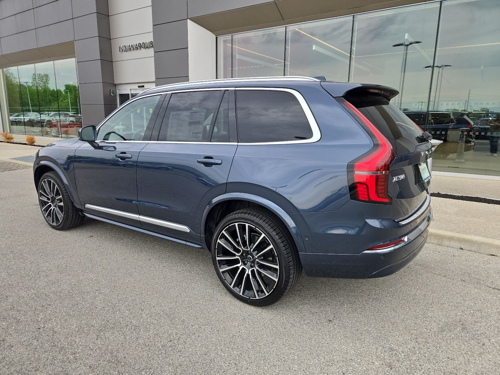 2026 Volvo XC90 Plus - Photo 7