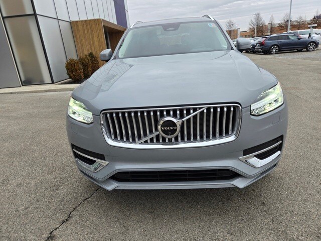2025 Volvo XC90 T8 Plus photo 3