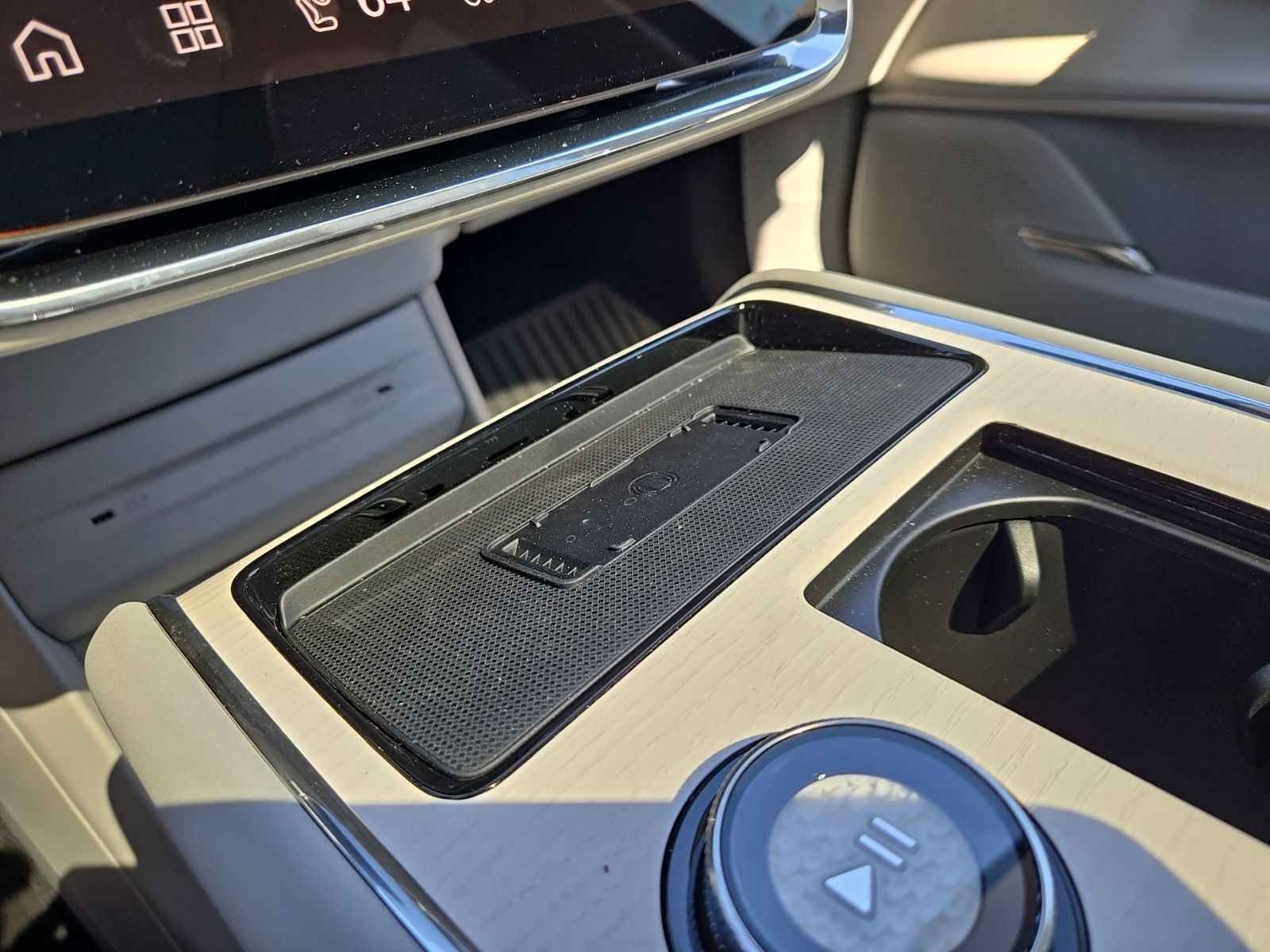 2025 Volvo EX90 Plus - Photo 41