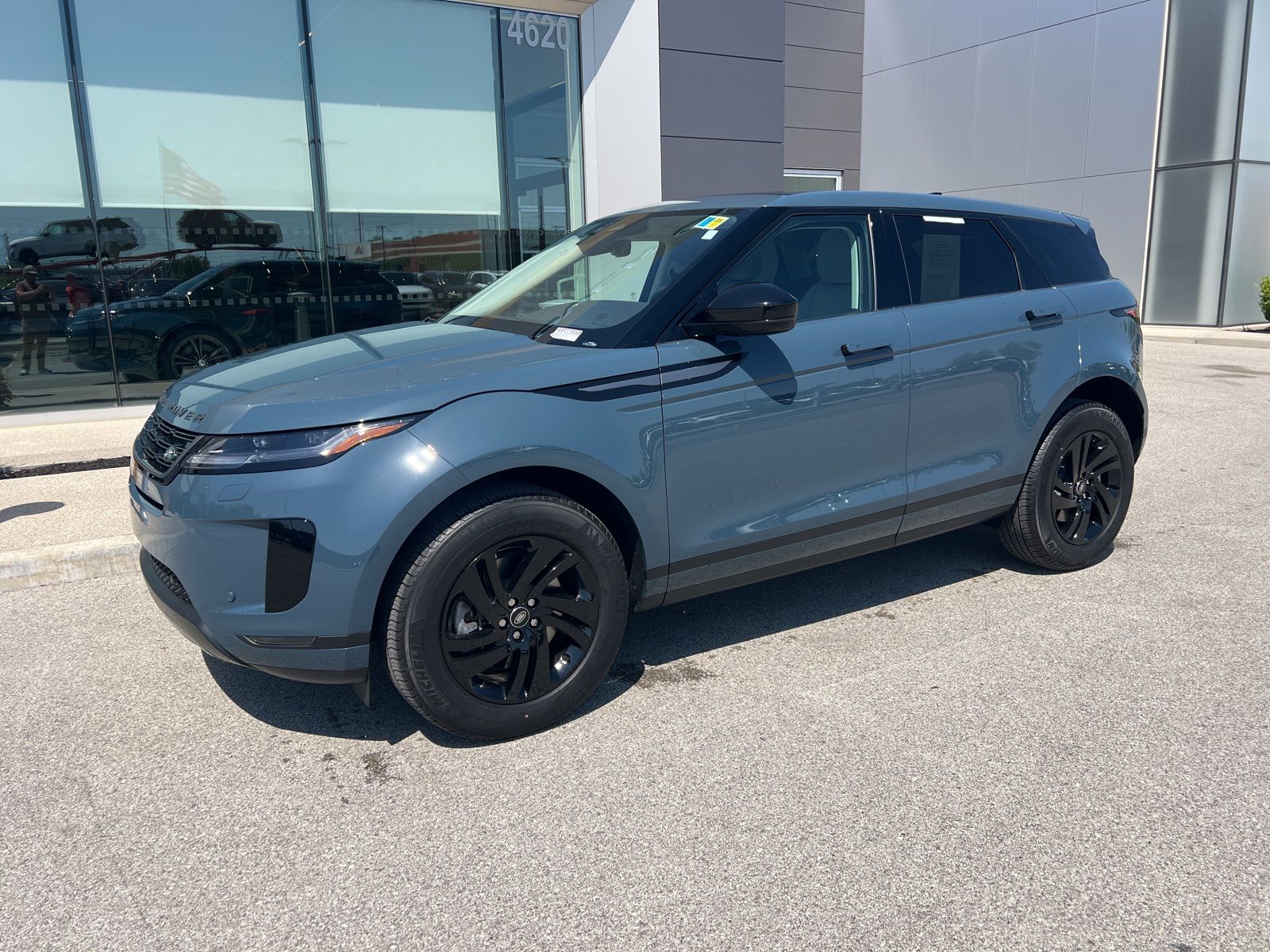 2025 Land Rover Range Rover Evoque S's photo