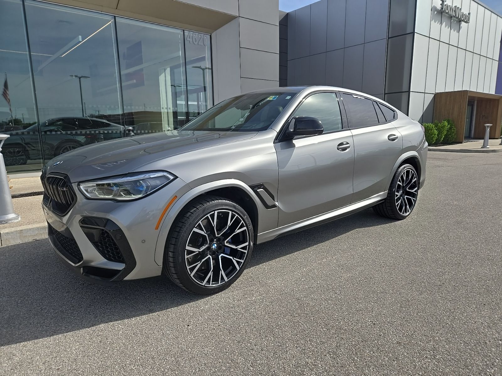 2021 BMW X6 M -'s photo