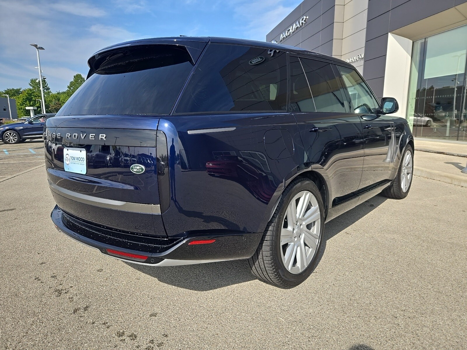 2023 Land Rover Range Rover SE photo 2