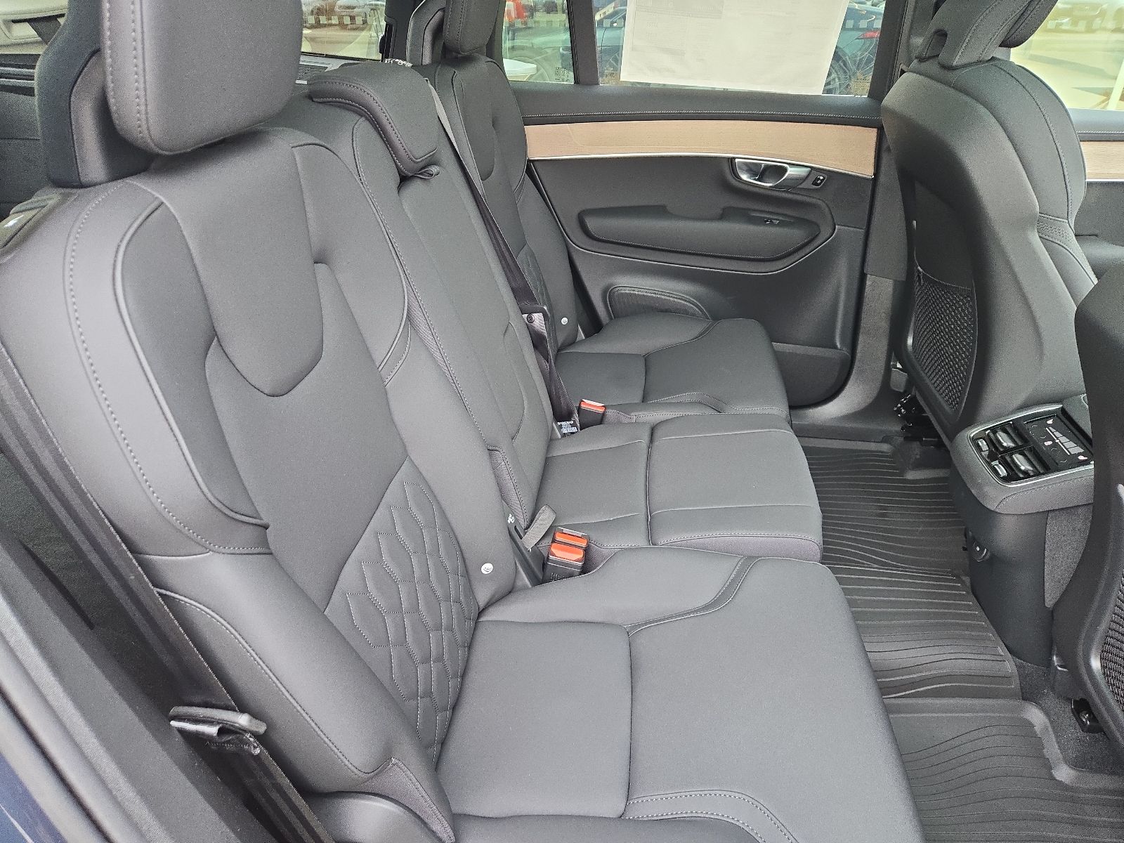 2026 Volvo XC90 Plus - Photo 31