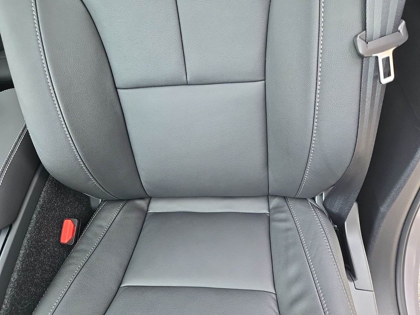 2026 Volvo XC40 Plus - Photo 24