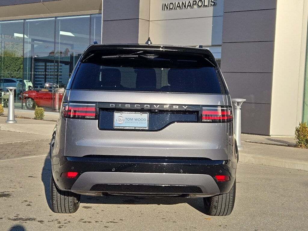 Used 2024 Land Rover Discovery Dynamic SE SUV