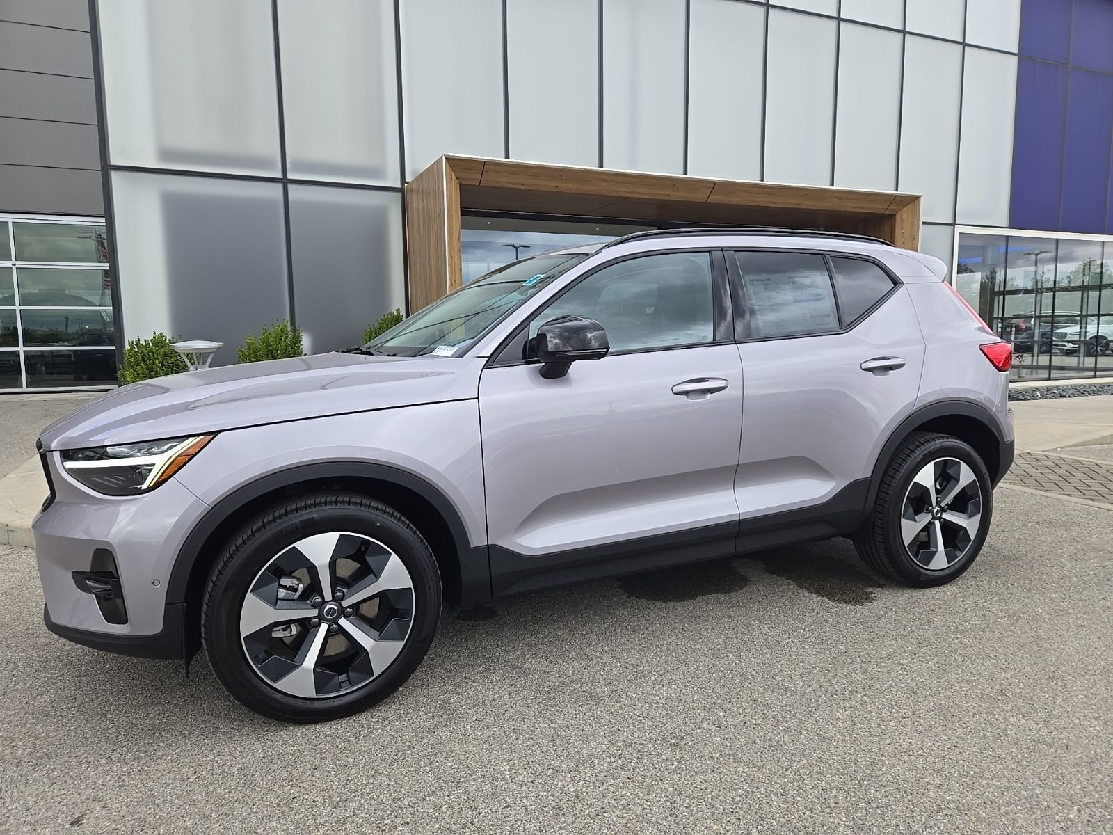2026 Volvo XC40 Plus - Photo 42