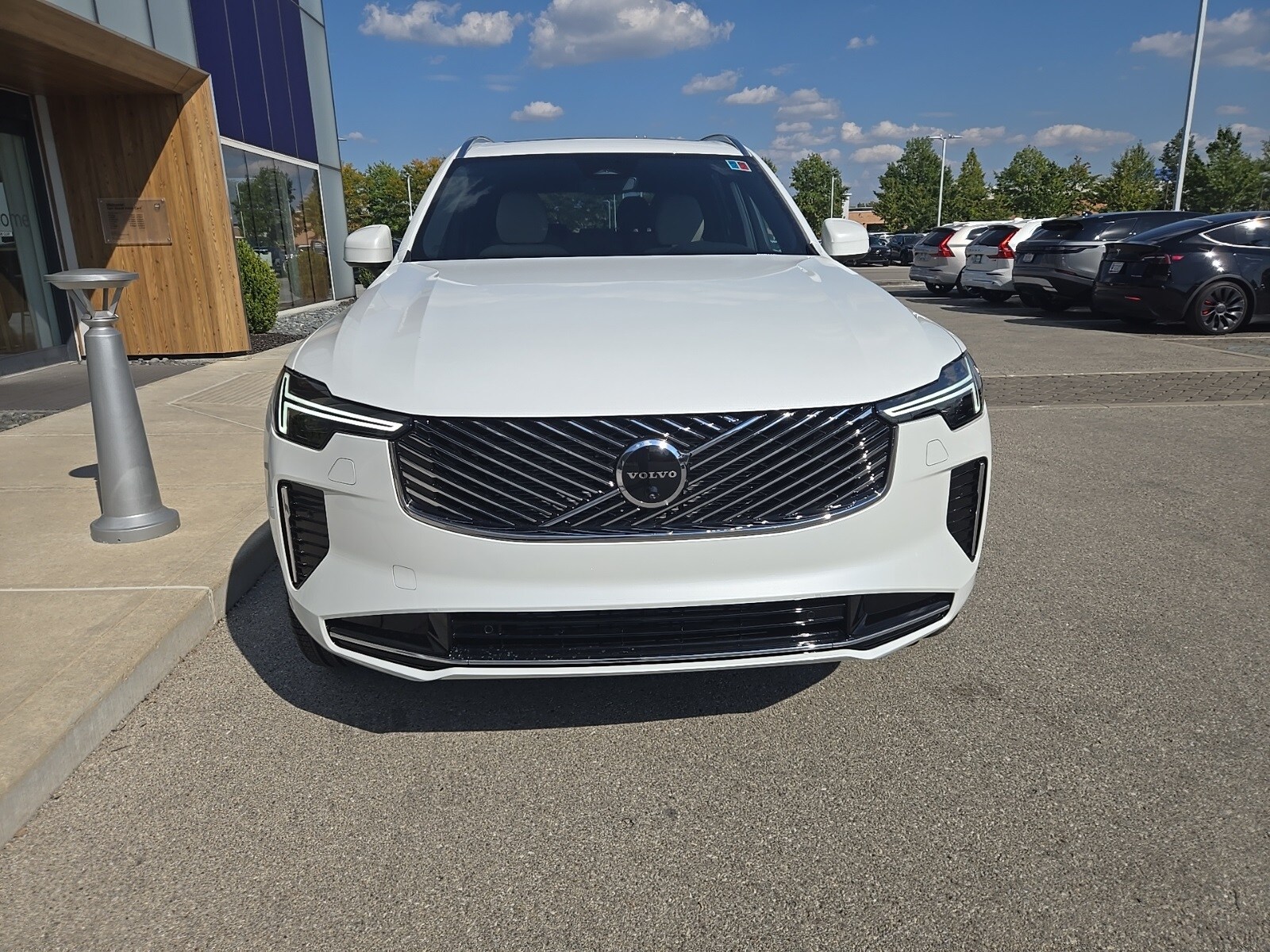 2026 Volvo XC90 Plus photo 2