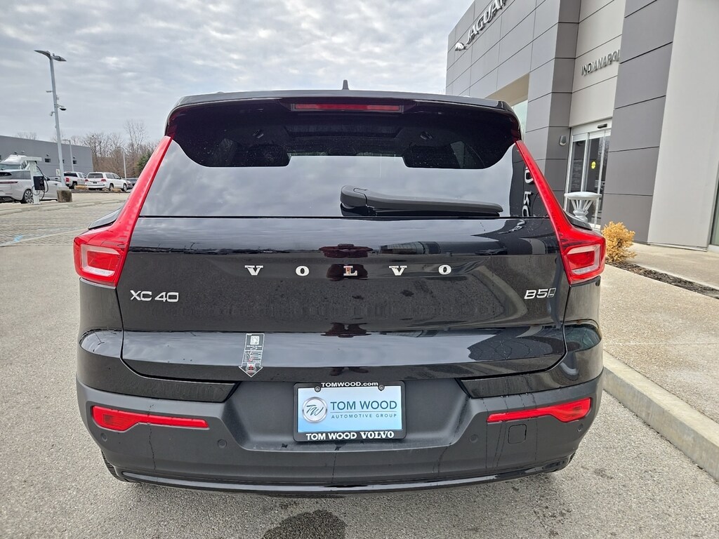 Used 2024 Volvo XC40 Ultimate SUV