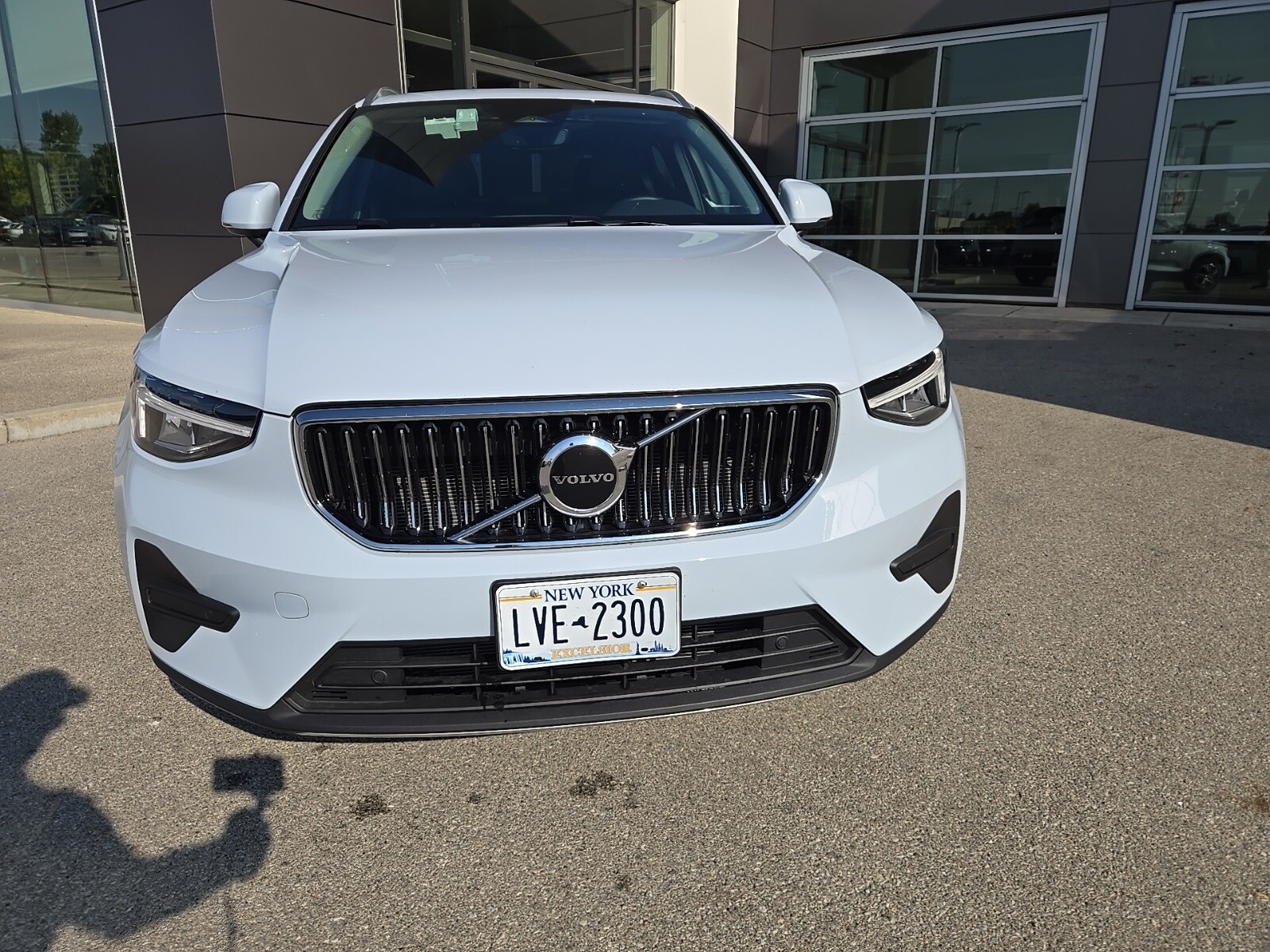 2025 Volvo XC40 Core photo 2