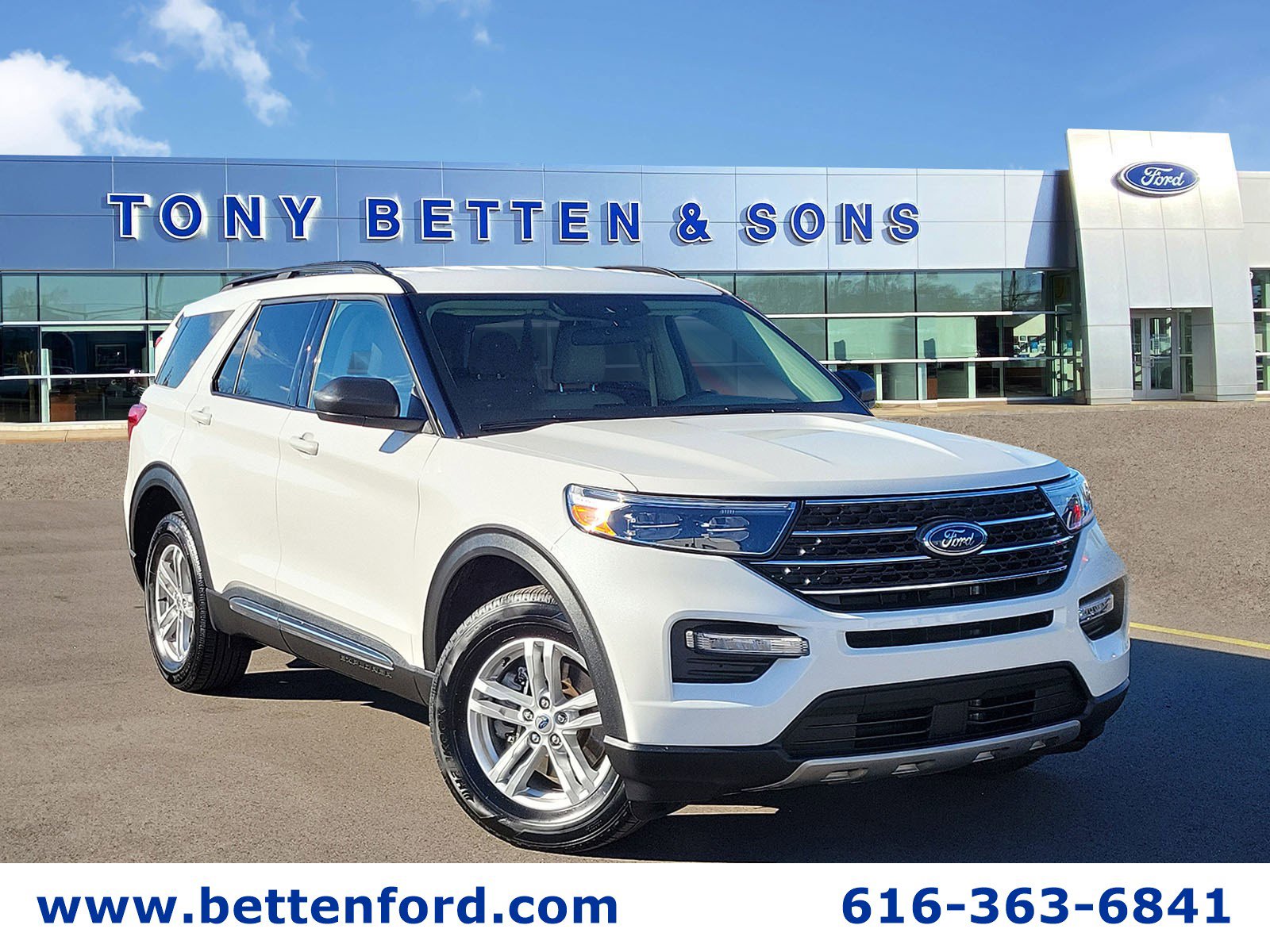 2023 Ford Explorer XLT's photo