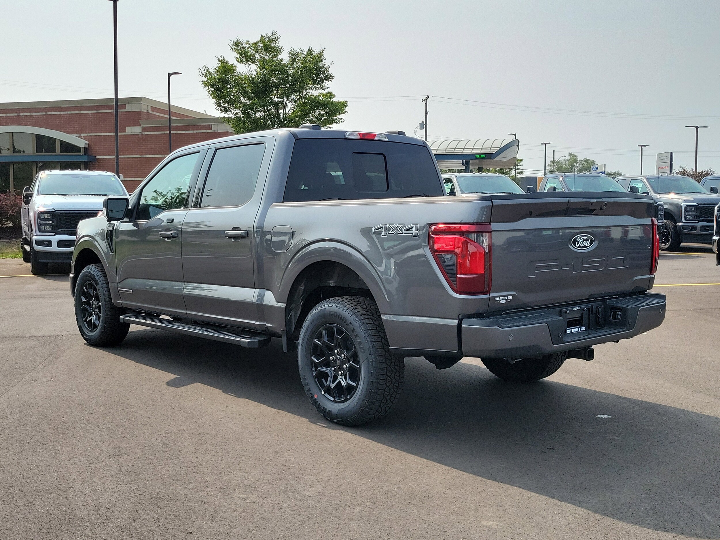 2025 Ford F-150 XLT photo 2