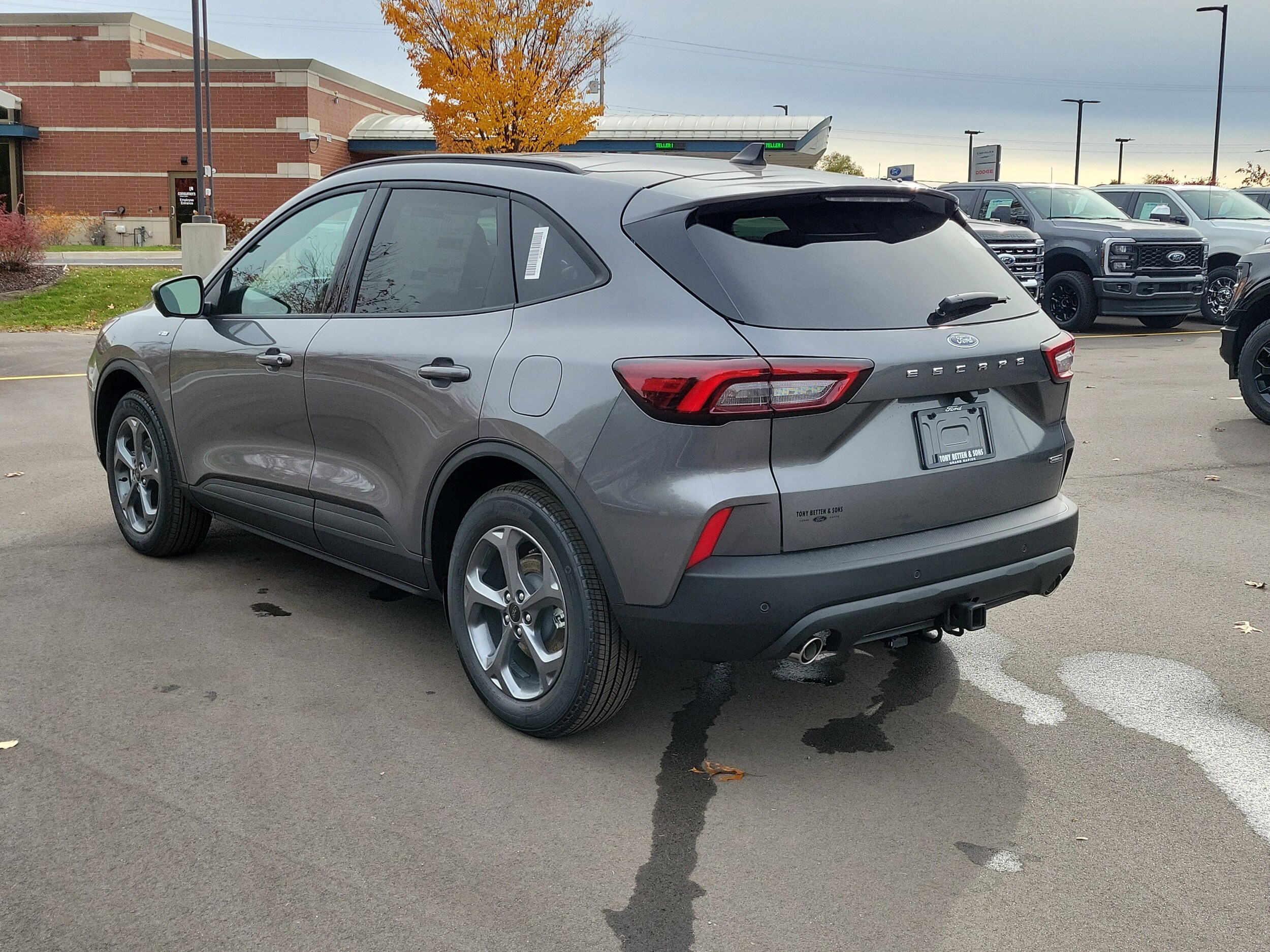 2026 Ford Escape Hybrid ST-Line Select photo 3