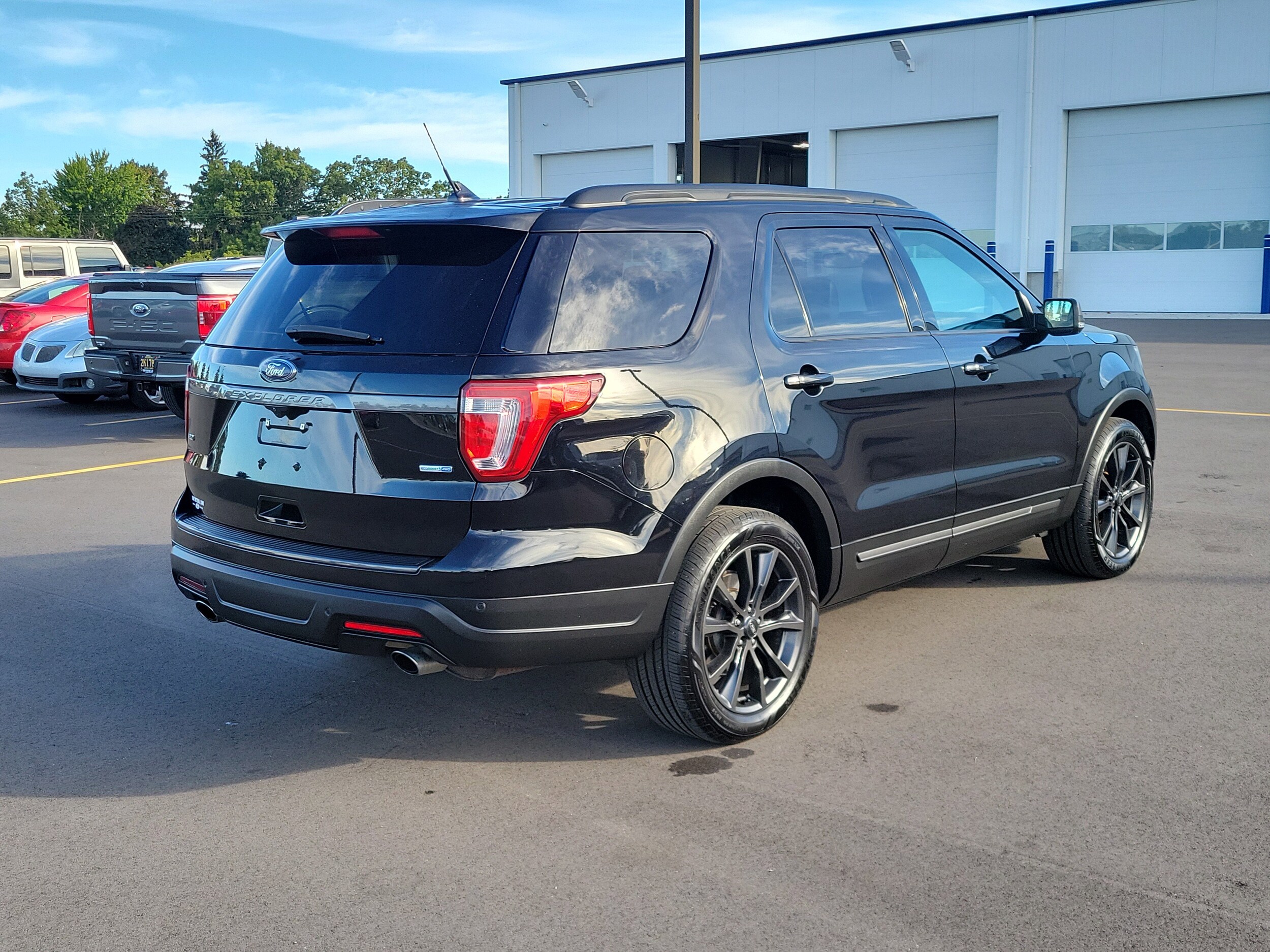 2019 Ford Explorer XLT photo 3
