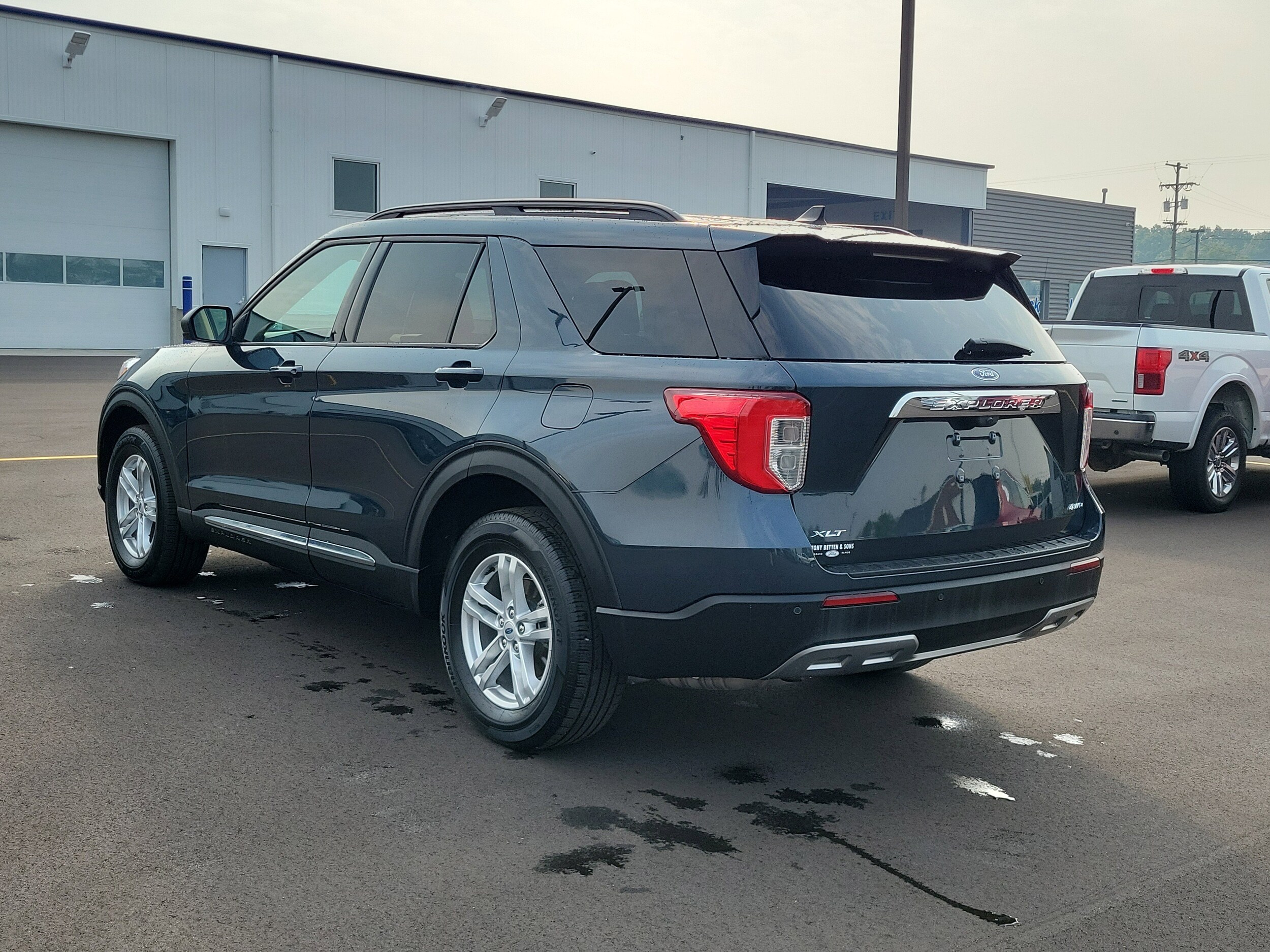 2023 Ford Explorer XLT photo 3