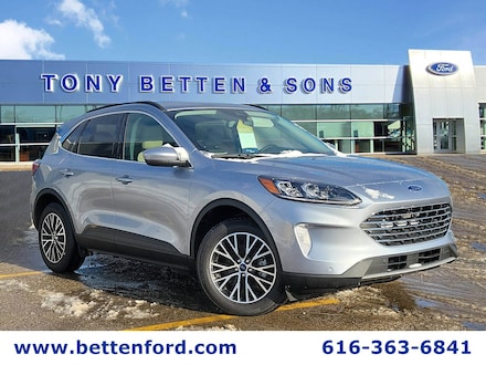 2022 Ford Escape Titanium Plug-In Hybrid/ Nav/ Remote Start/ Heated FWD