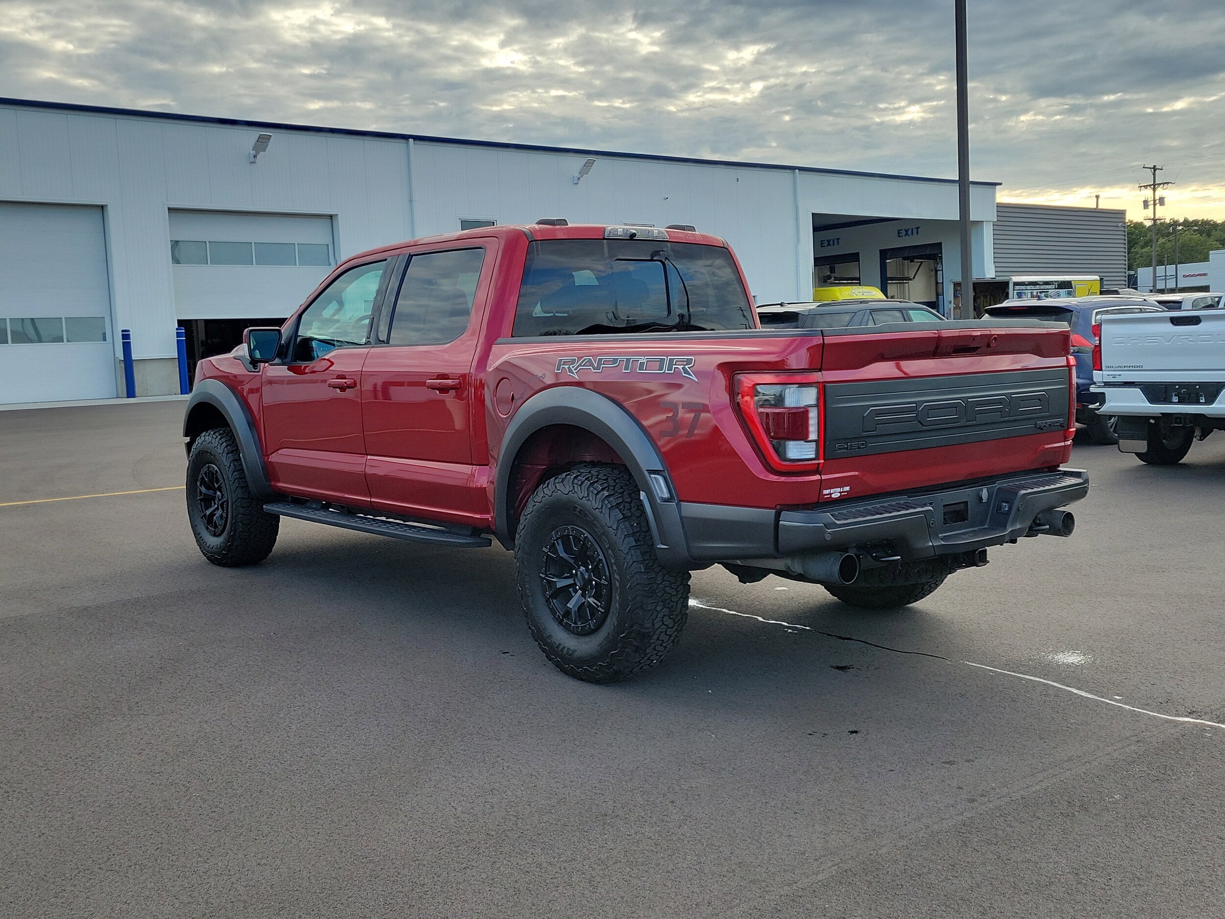 2023 Ford F-150 Raptor photo 3