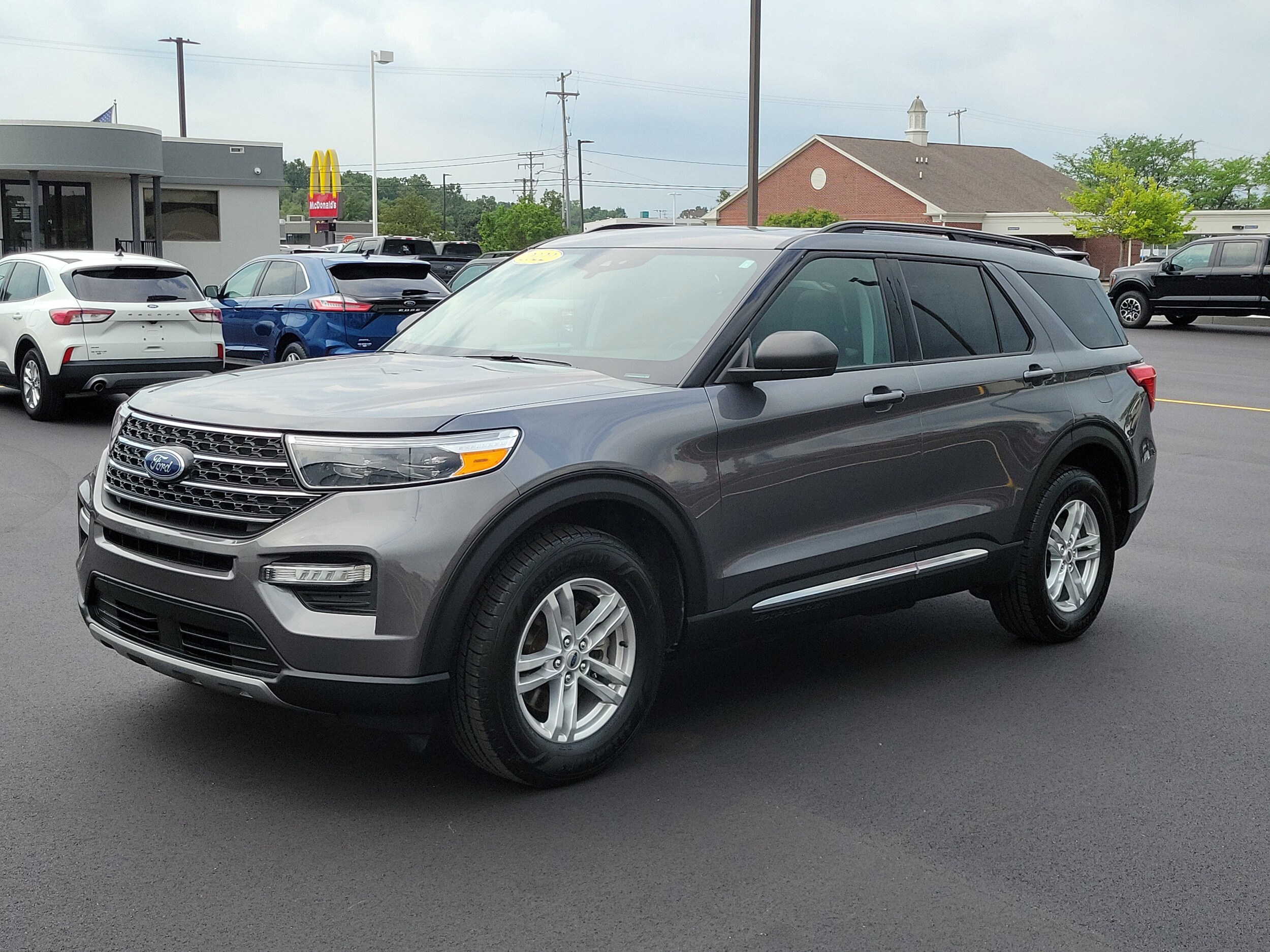 2022 Ford Explorer XLT photo 2