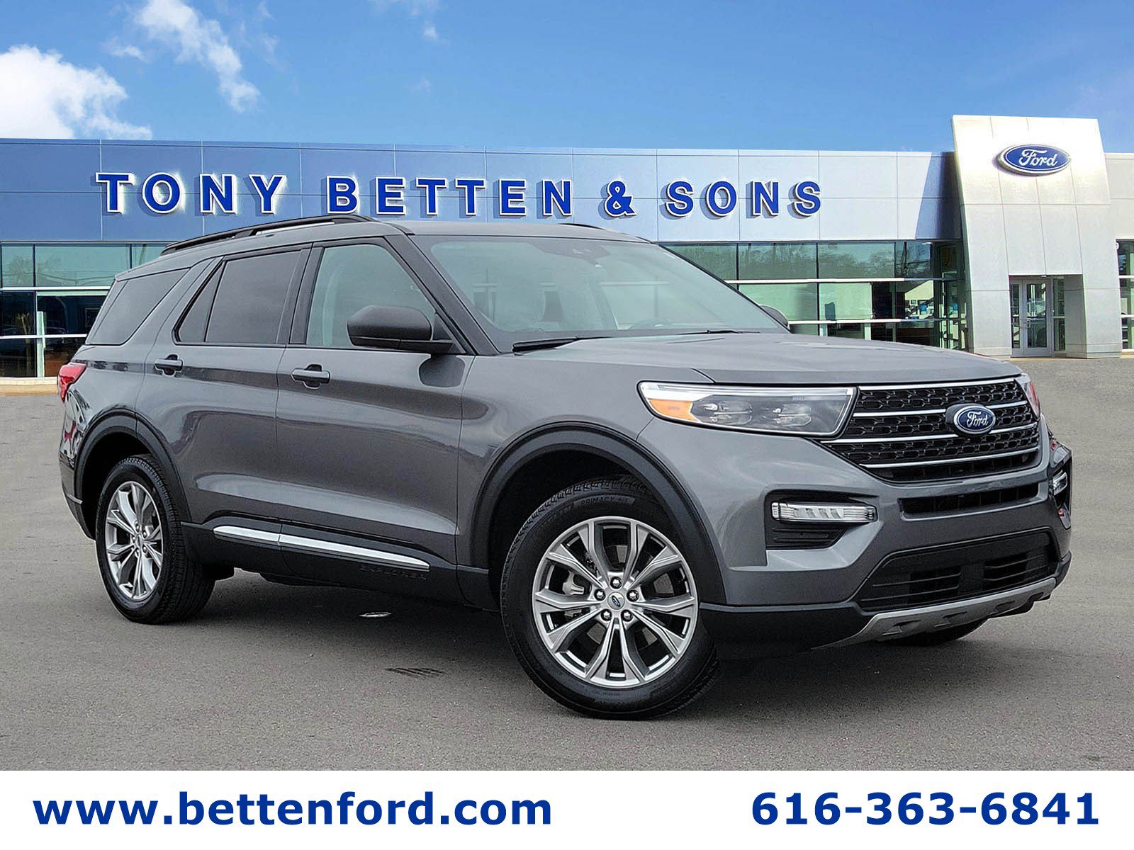 2023 Ford Explorer XLT 4WD's photo