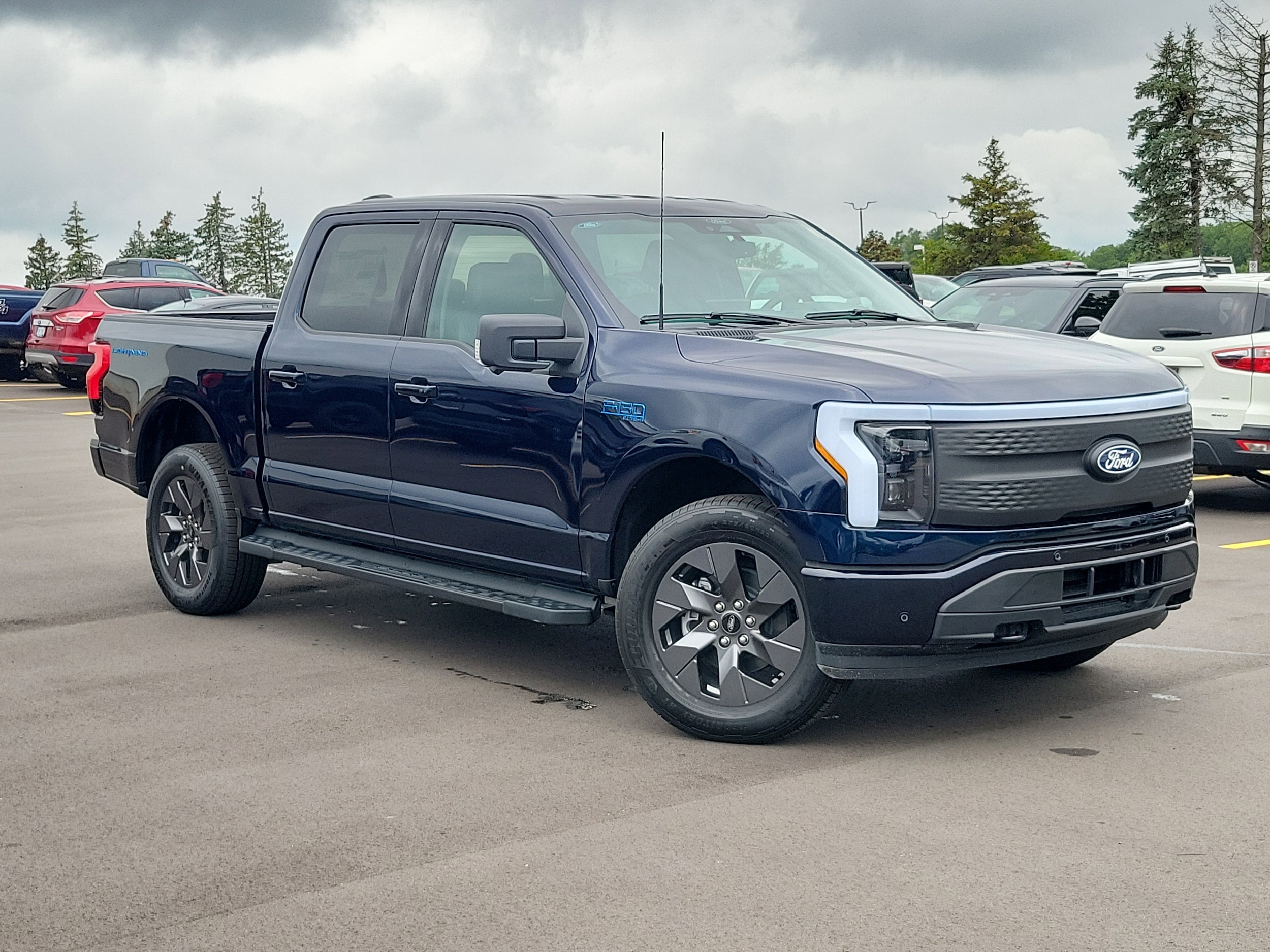 2025 Ford F-150 Lightning photo 5