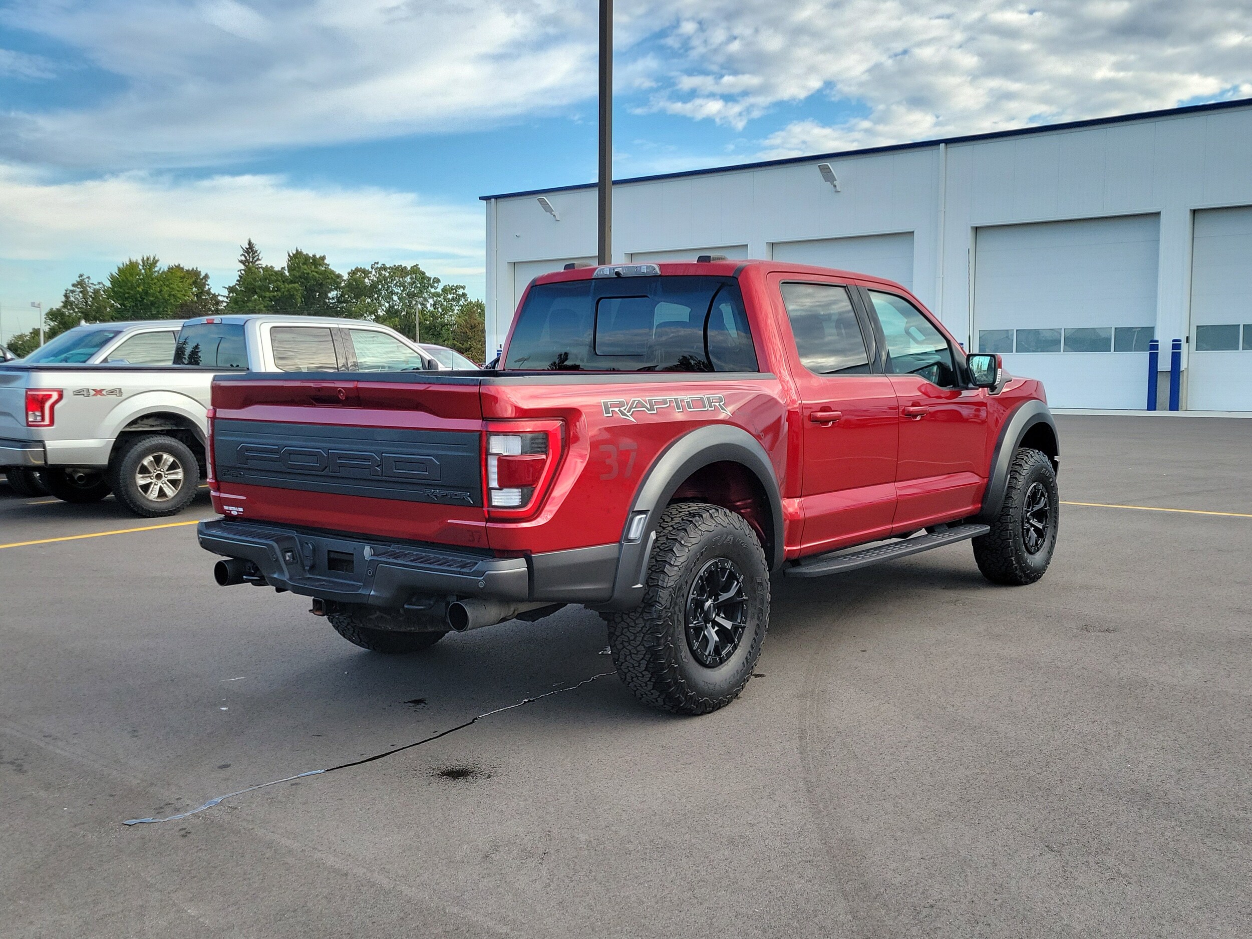 2023 Ford F-150 Raptor photo 4