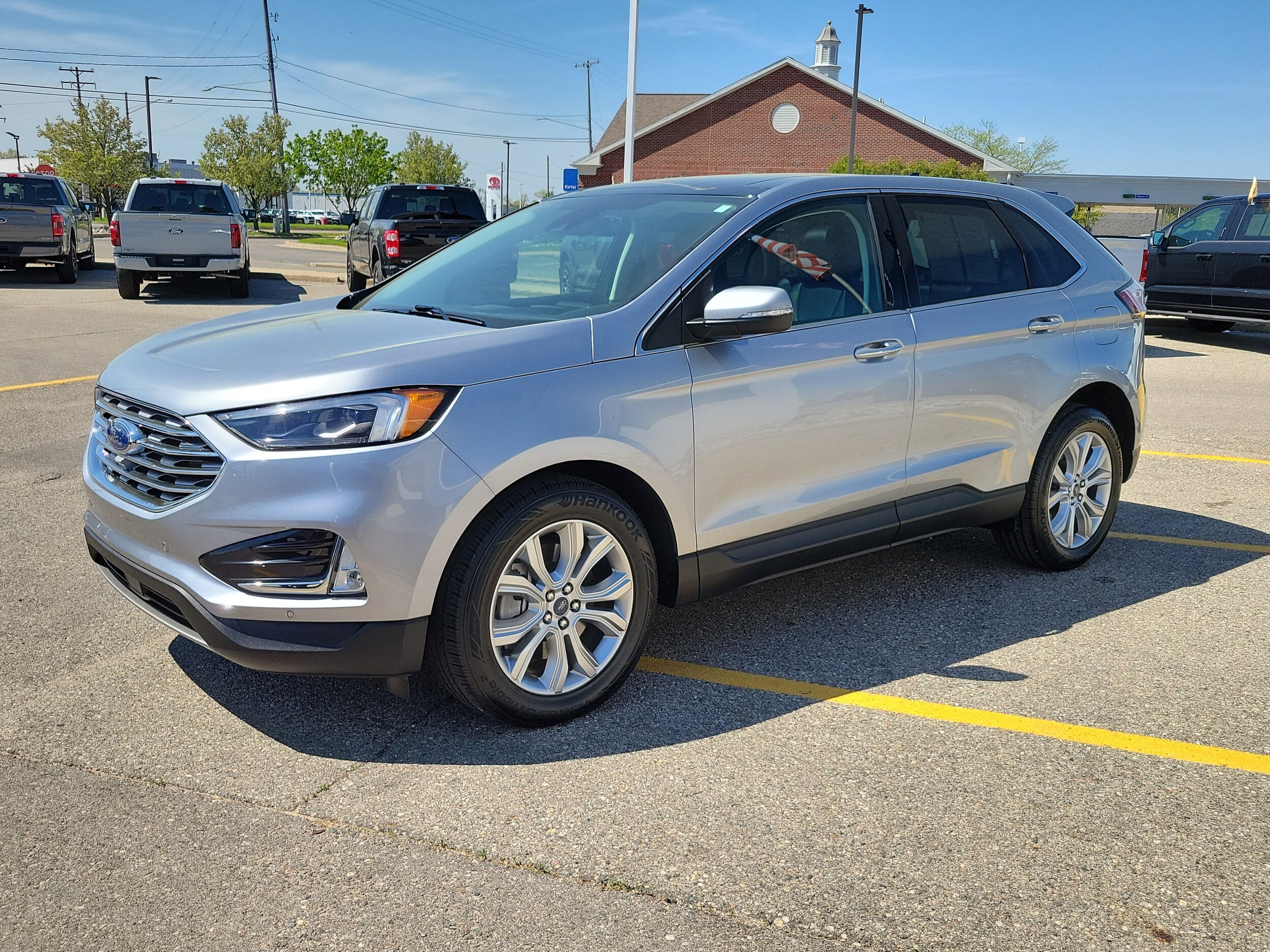 2022 Ford Edge Titanium photo 2