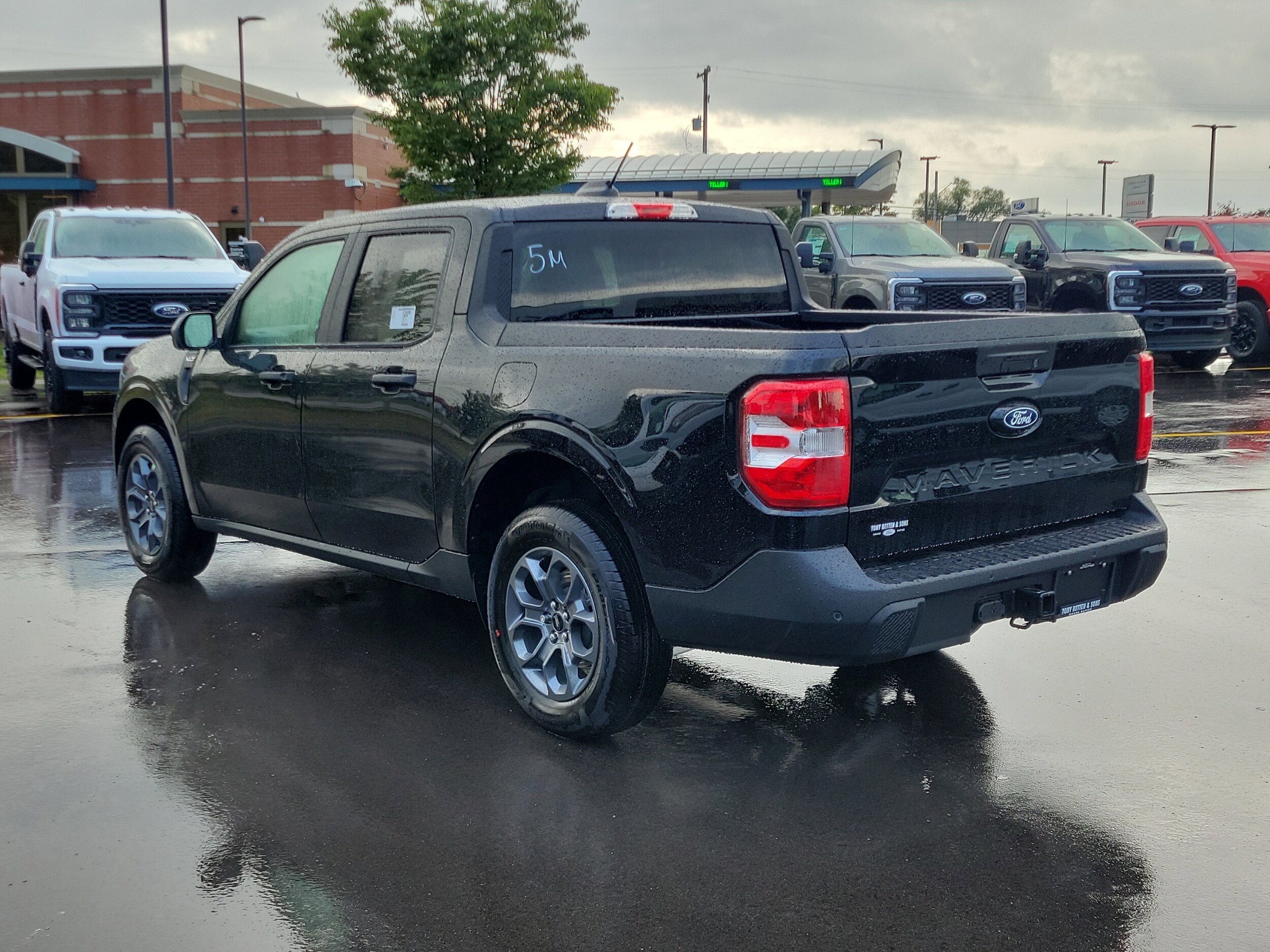 2025 Ford Maverick XLT photo 2