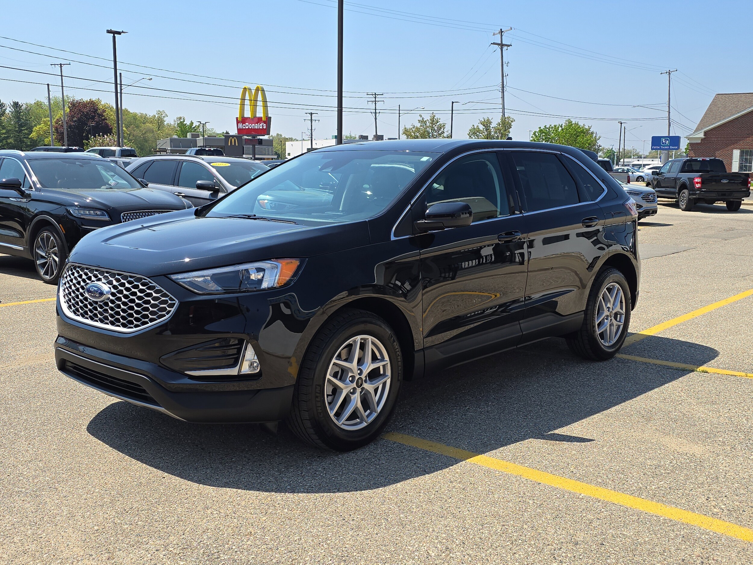 2023 Ford Edge SEL photo 2