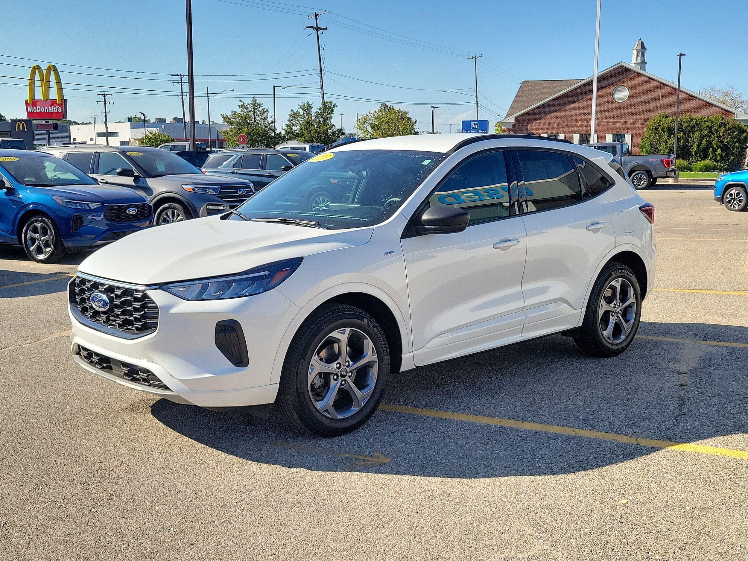 2023 Ford Escape ST-Line photo 2