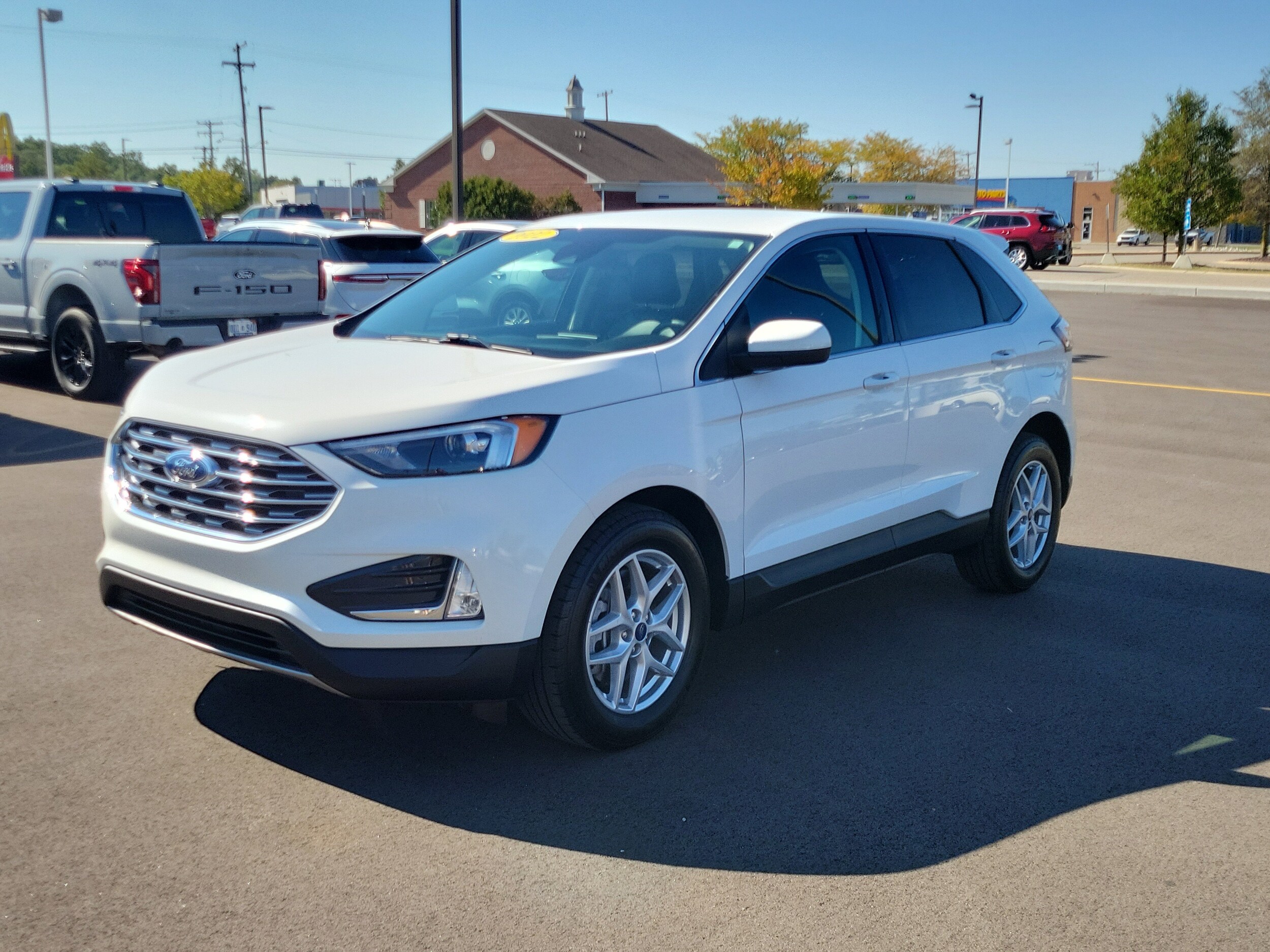 2022 Ford Edge SEL photo 2