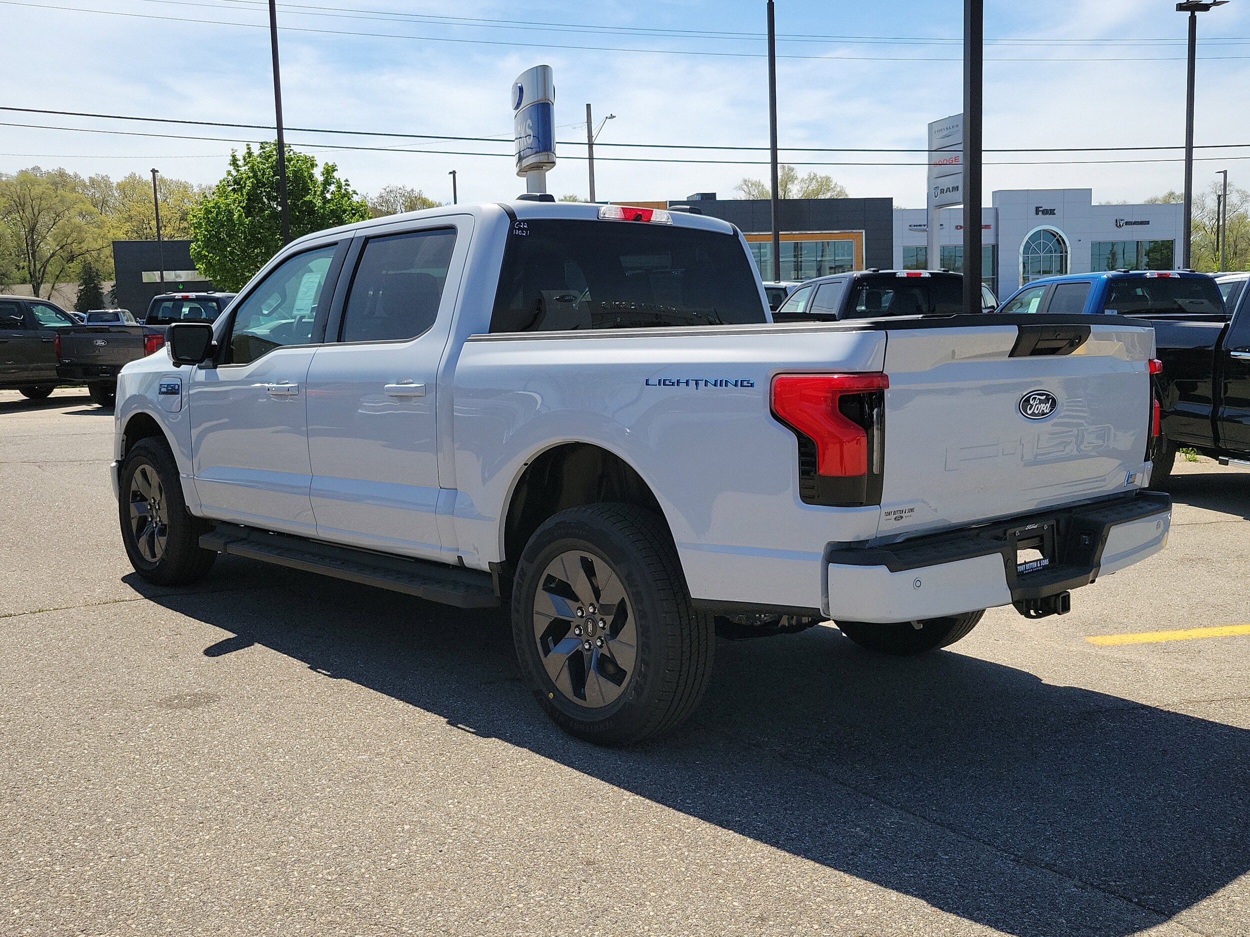 2025 Ford F-150 Lightning photo 2