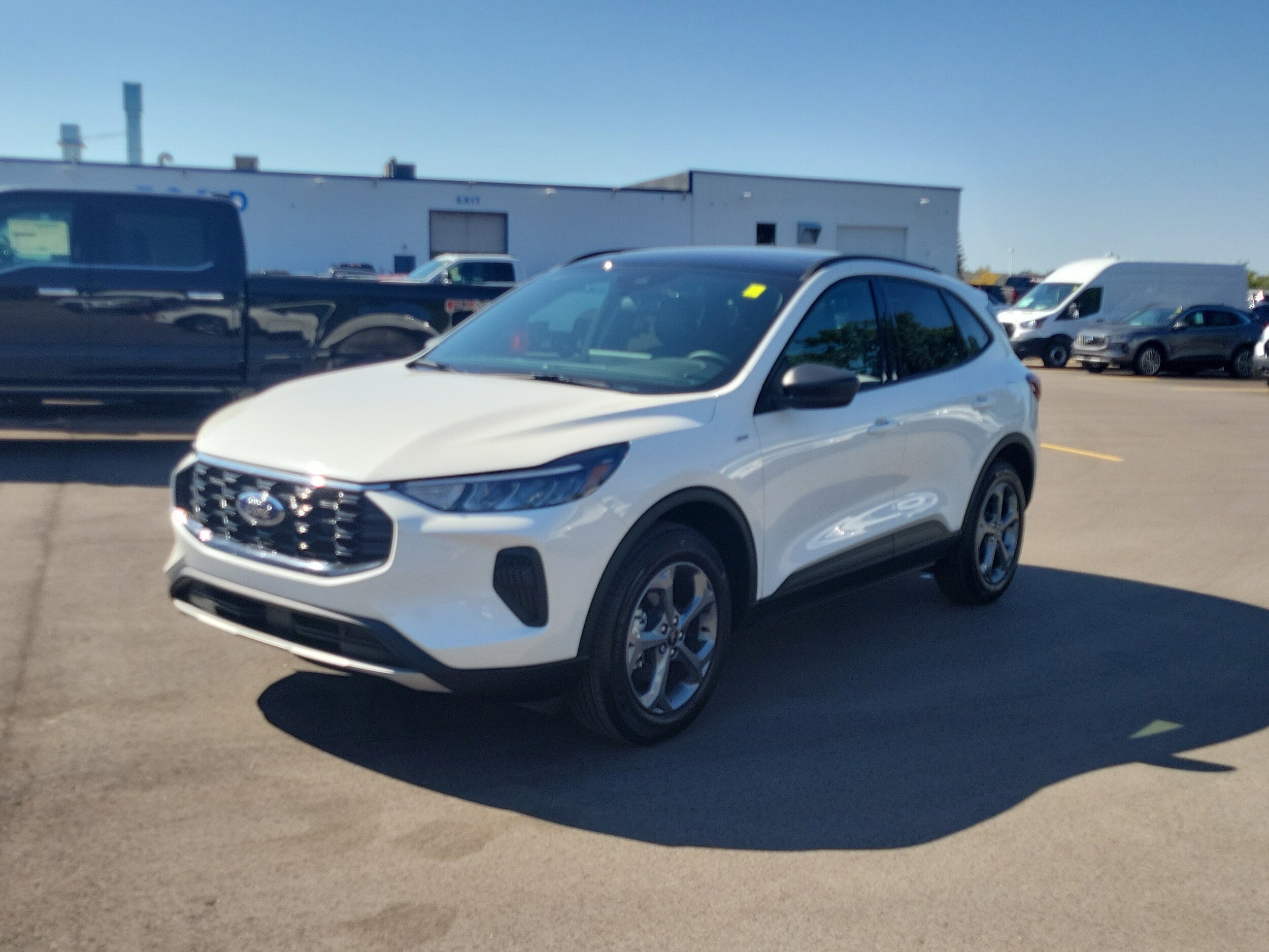 2025 Ford Escape ST-Line photo 2