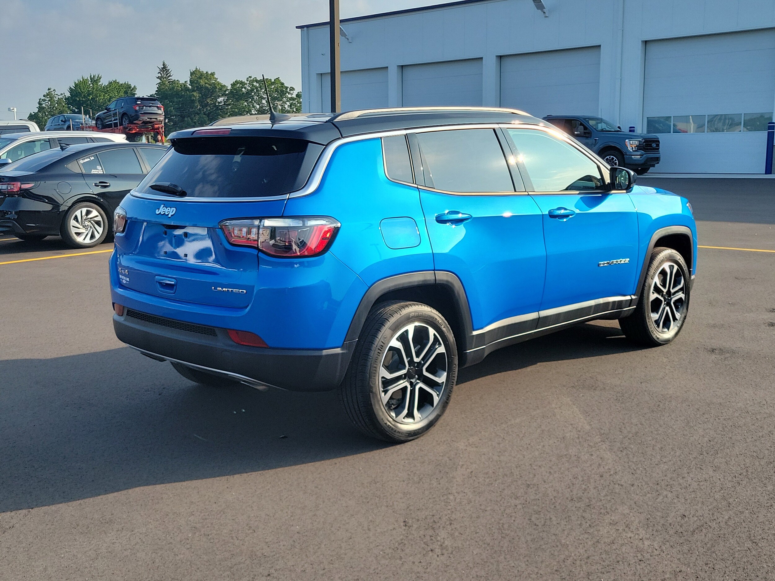 2023 Jeep Compass Limited photo 5