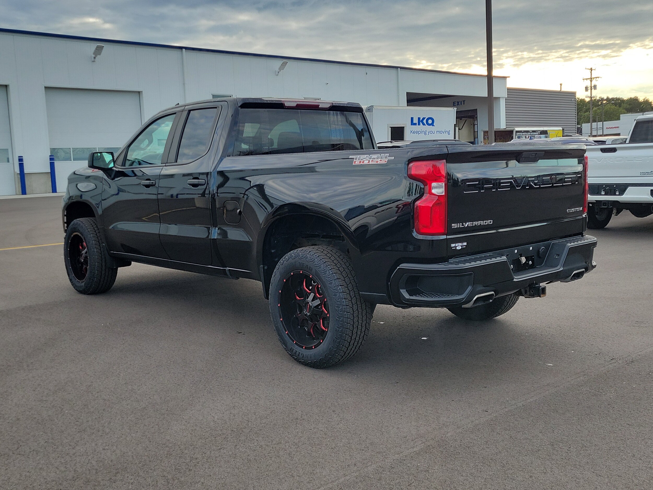 2020 Chevrolet Silverado 1500 Custom Trail Boss photo 3