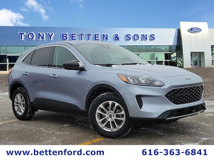 2022 Ford Escape SE/ Cold Weather/ Power Liftgate/ Power Seat/ AWD
