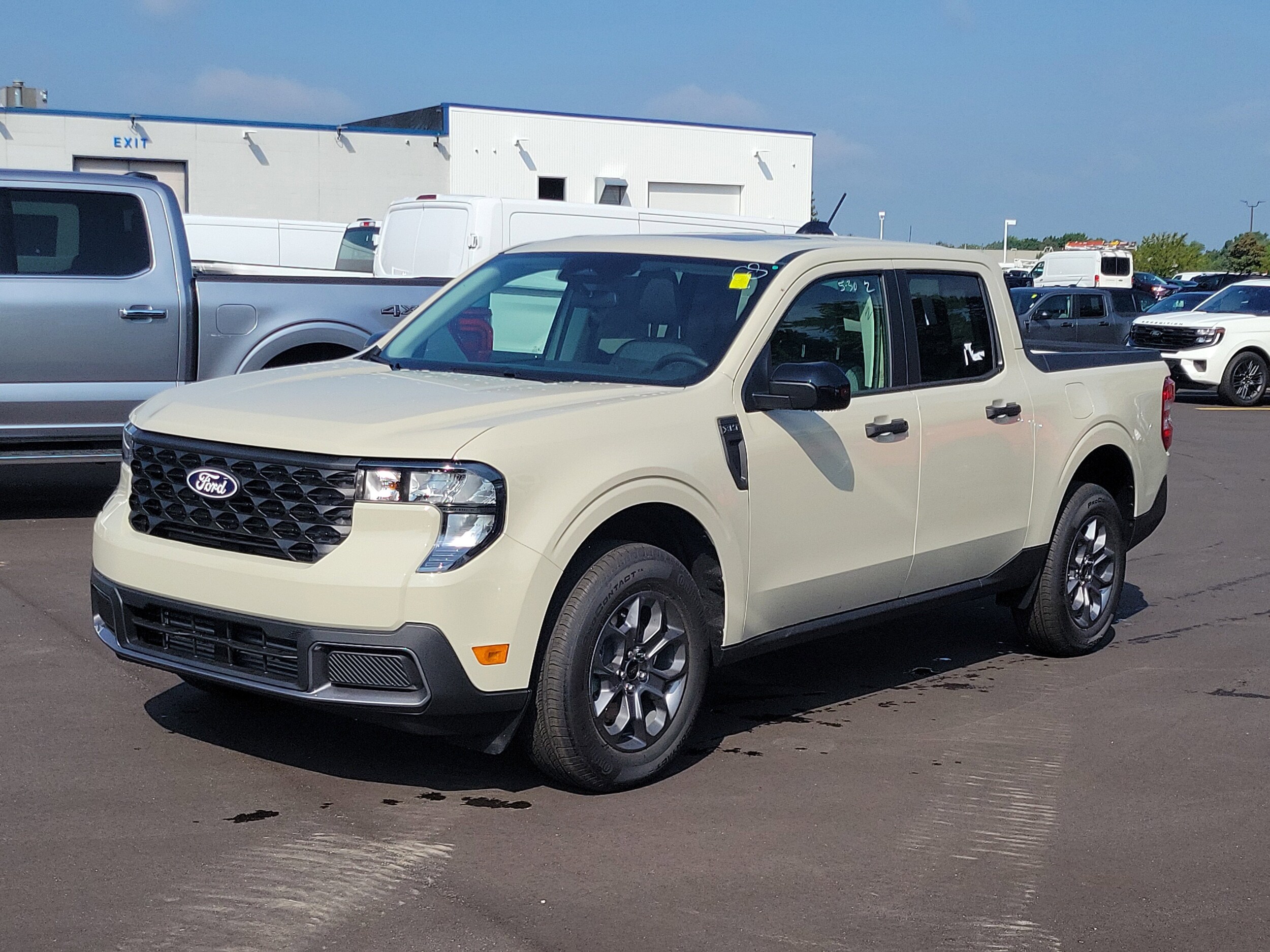 2025 Ford Maverick XLT photo 2