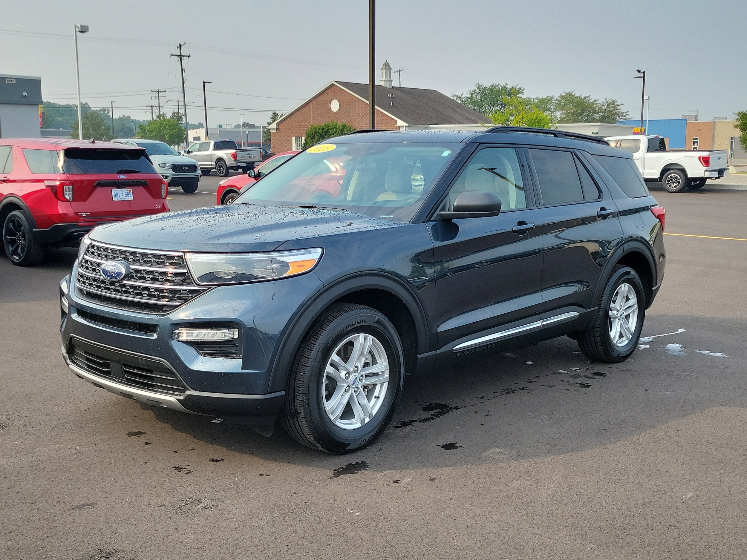 2023 Ford Explorer XLT photo 2
