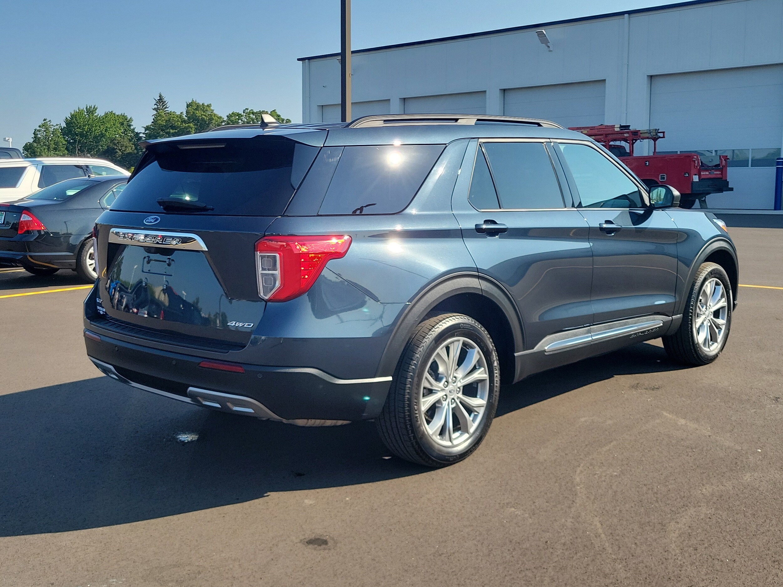 2023 Ford Explorer XLT photo 4