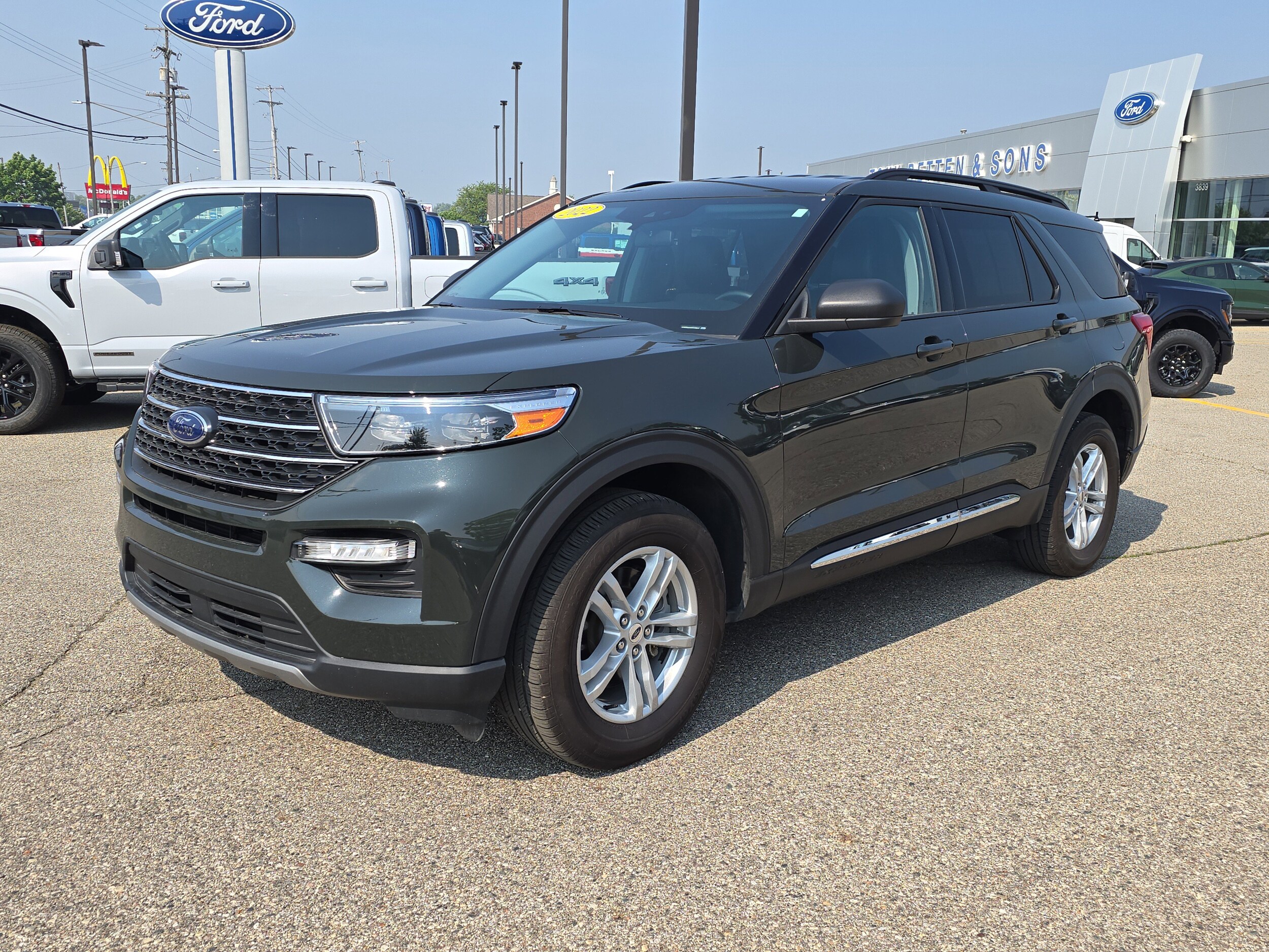 2022 Ford Explorer XLT photo 2
