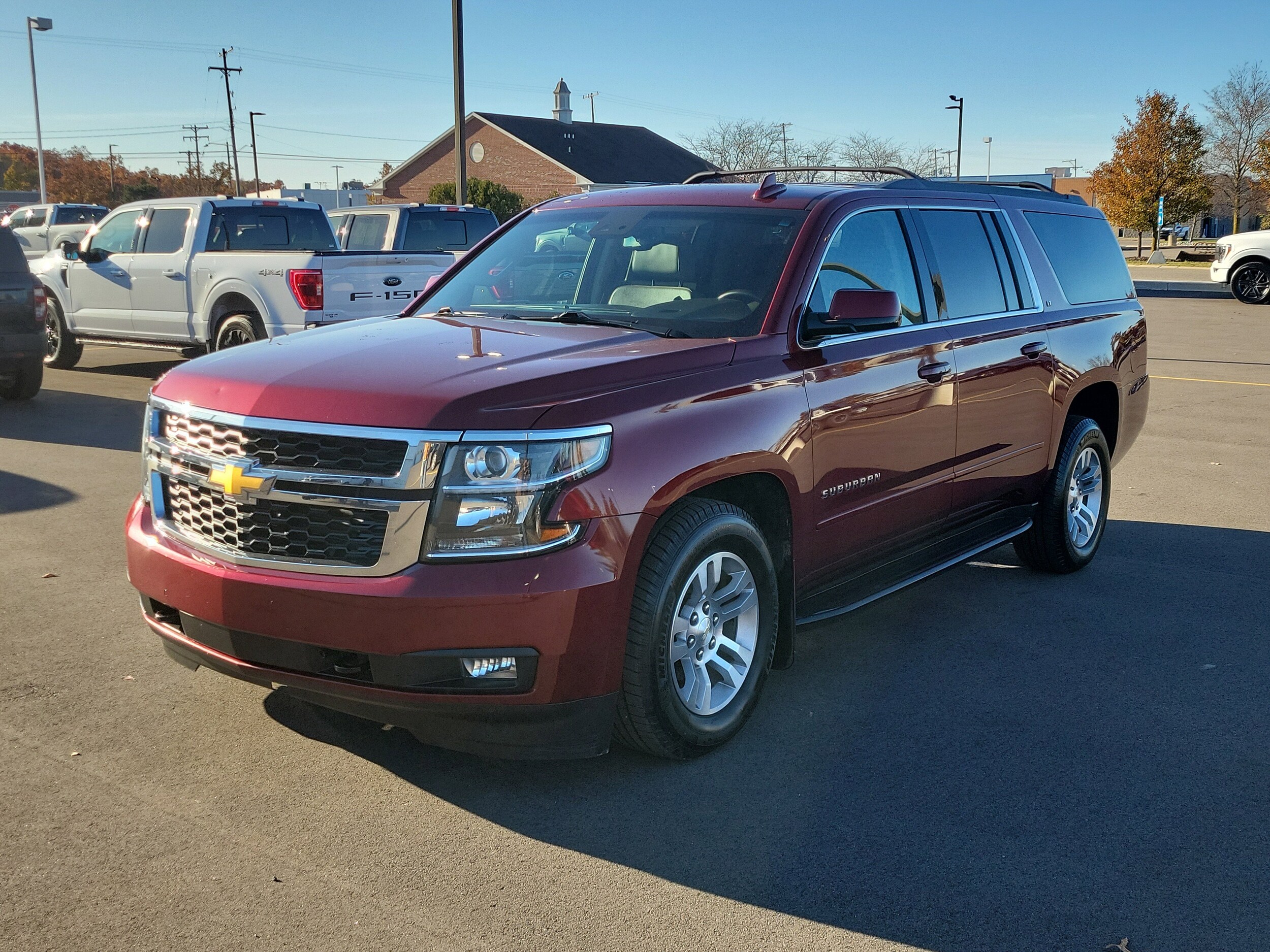2018 Chevrolet Suburban LT photo 2