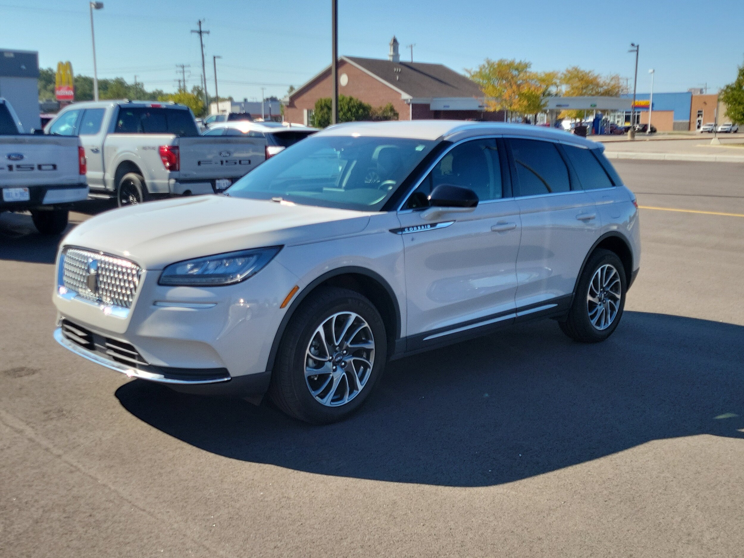 2022 Lincoln Corsair Standard photo 2